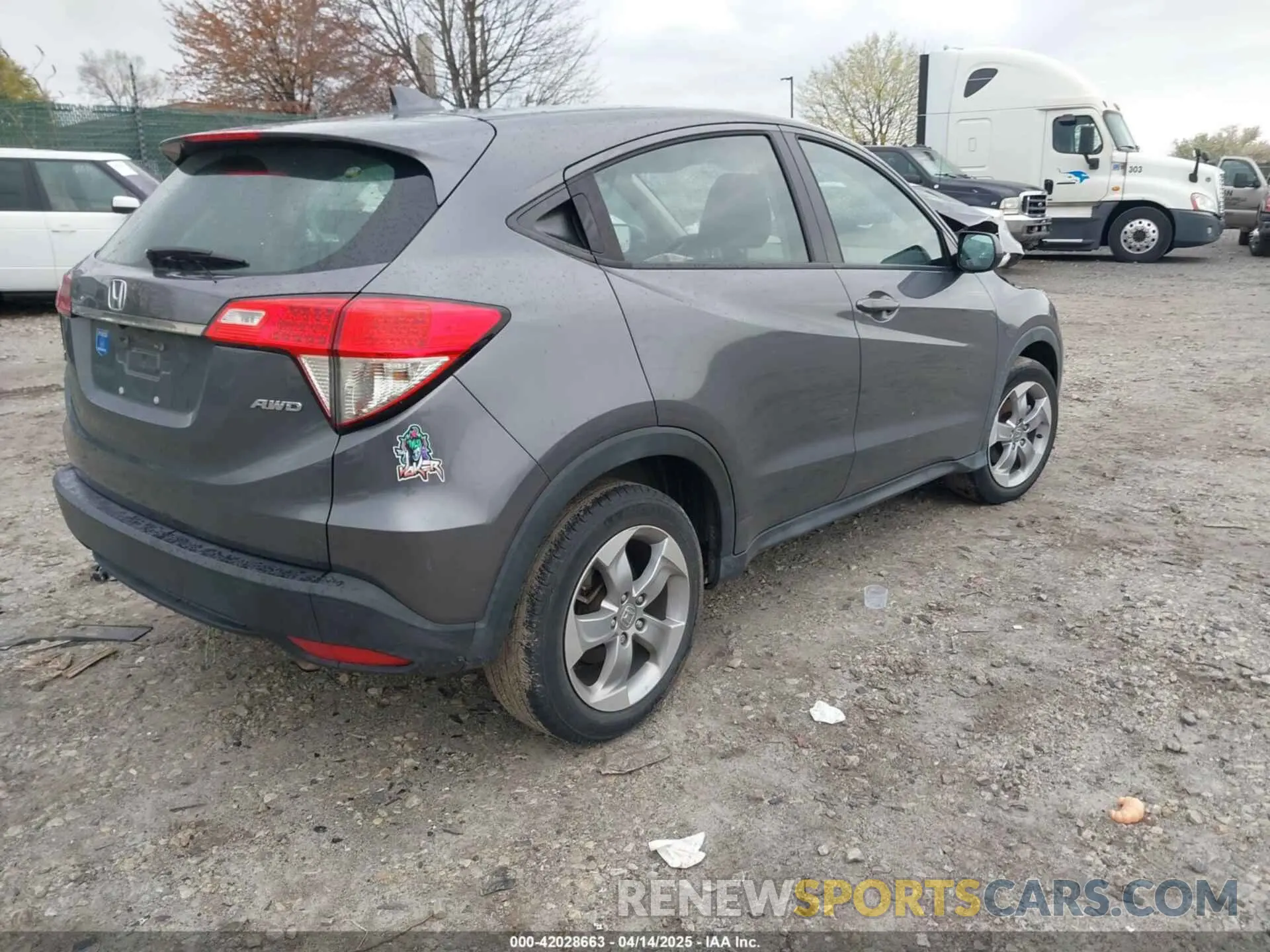 4 Photograph of a damaged car 3CZRU6H38KG725254 HONDA HR-V 2019