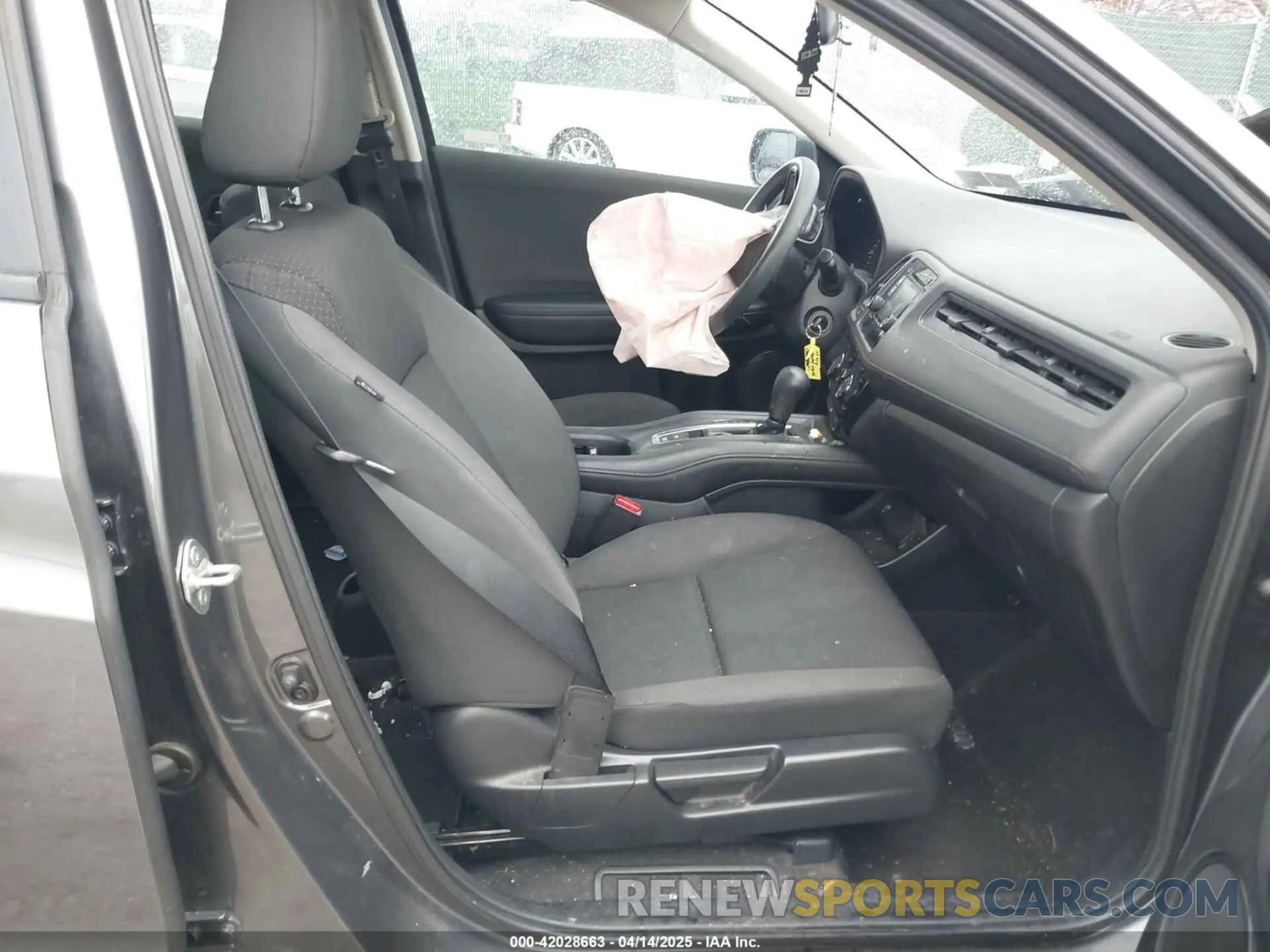 5 Photograph of a damaged car 3CZRU6H38KG725254 HONDA HR-V 2019