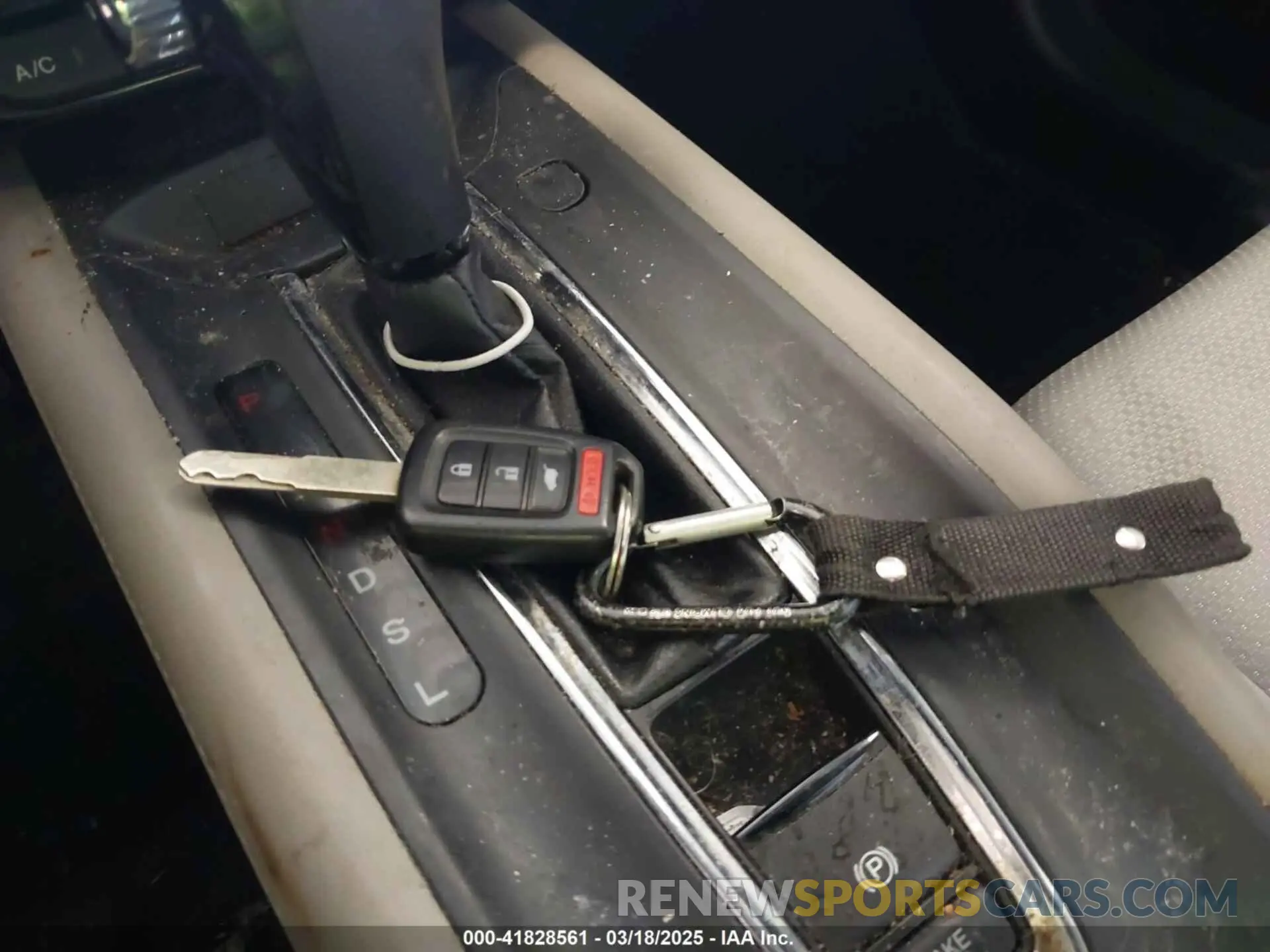 11 Photograph of a damaged car 3CZRU6H38KM703725 HONDA HR-V 2019
