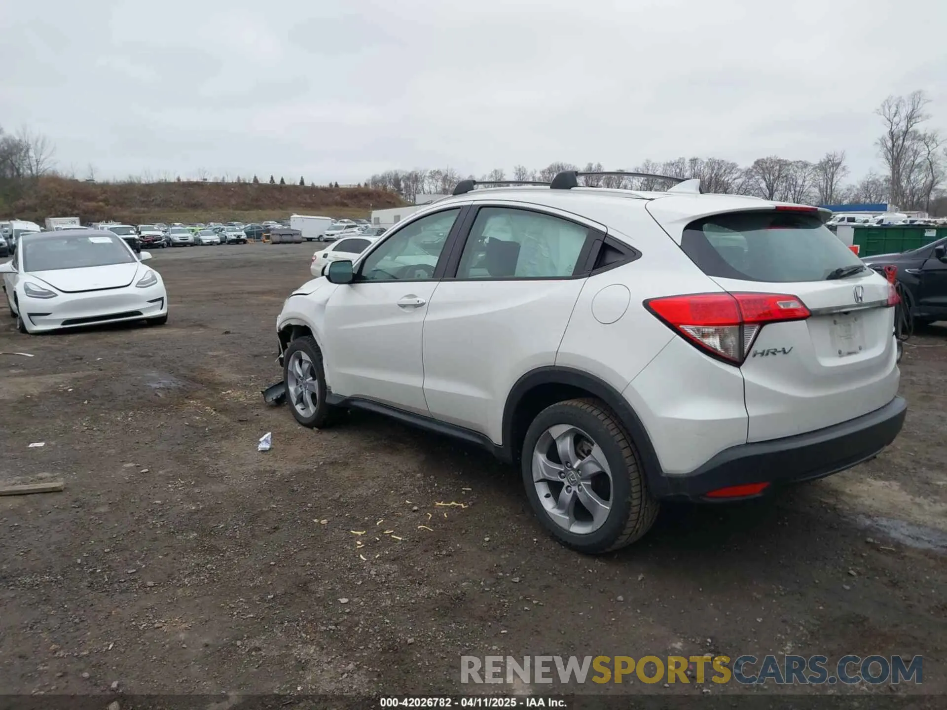 3 Photograph of a damaged car 3CZRU6H38KM743805 HONDA HR-V 2019