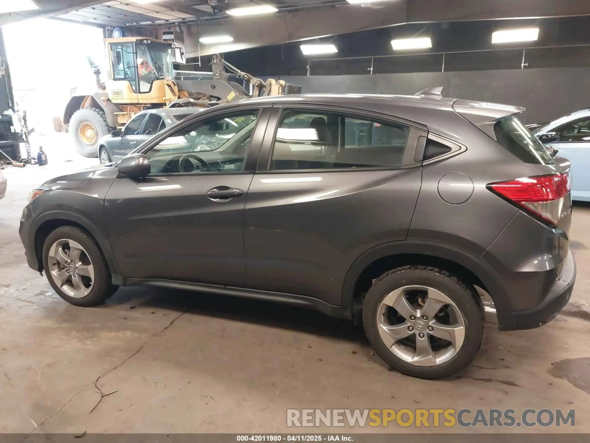 14 Photograph of a damaged car 3CZRU6H39KG710049 HONDA HR-V 2019