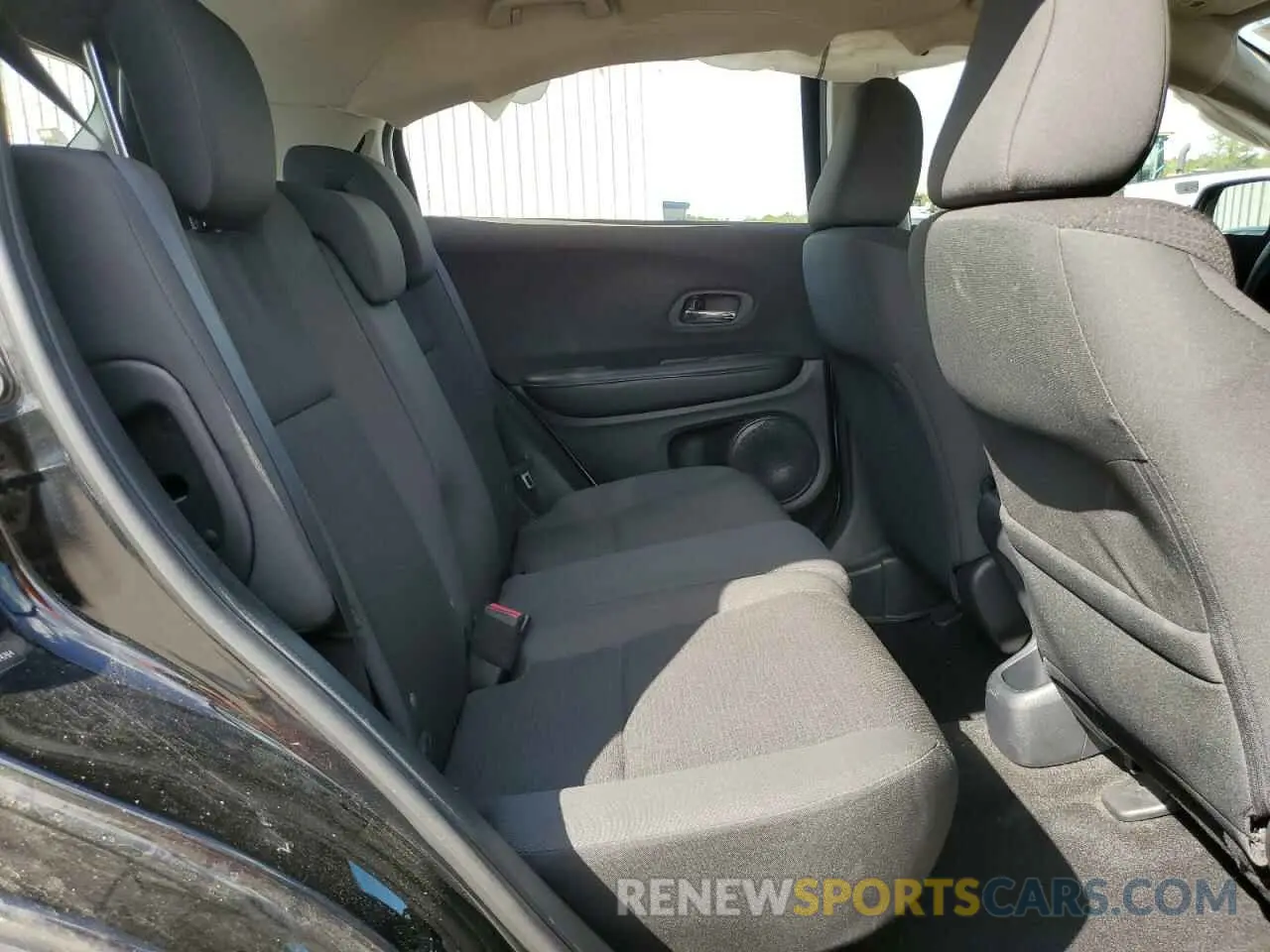11 Photograph of a damaged car 3CZRU6H39KG714764 HONDA HR-V 2019
