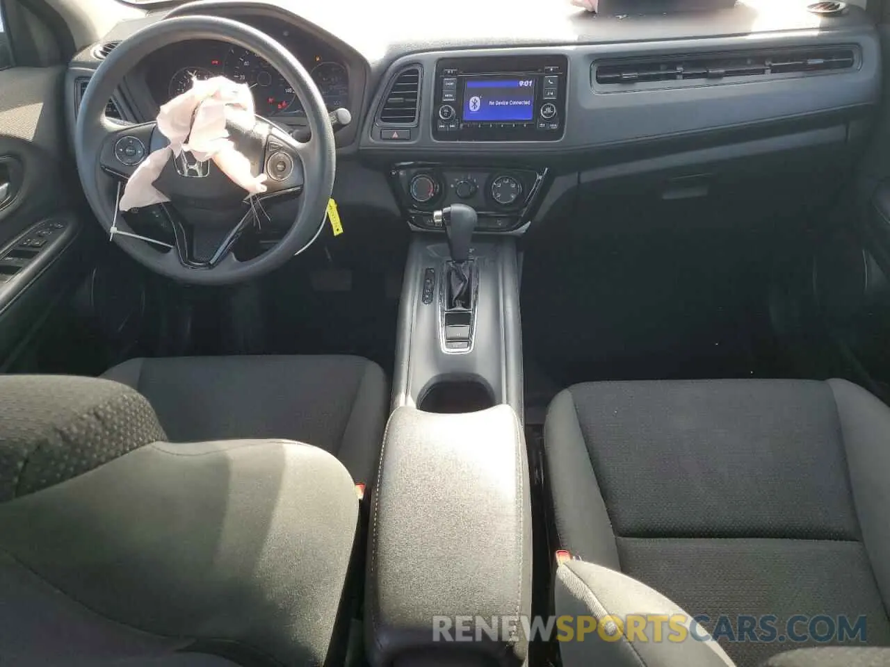 8 Photograph of a damaged car 3CZRU6H39KG722038 HONDA HR-V 2019
