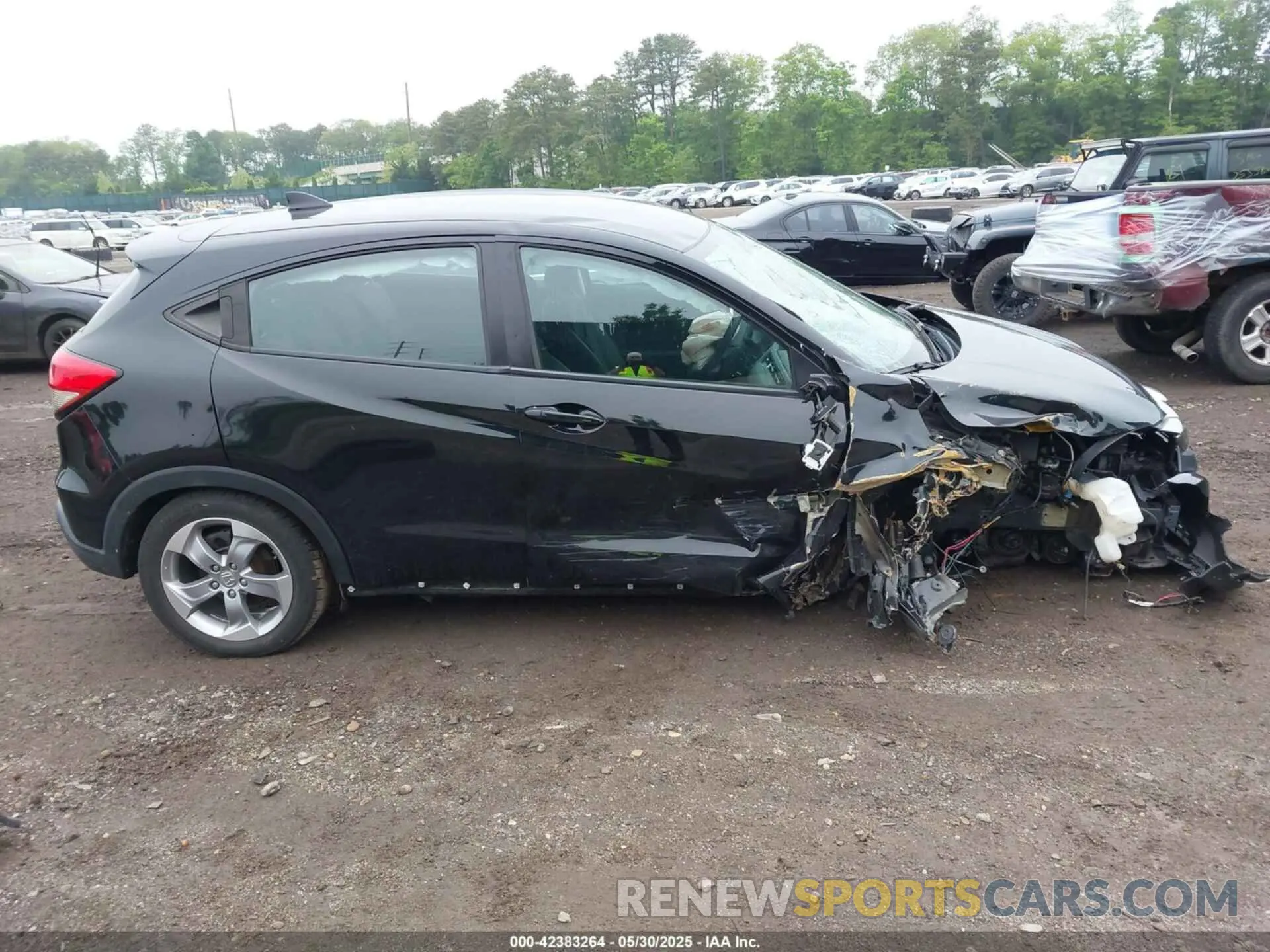 13 Photograph of a damaged car 3CZRU6H39KG722170 HONDA HR-V 2019