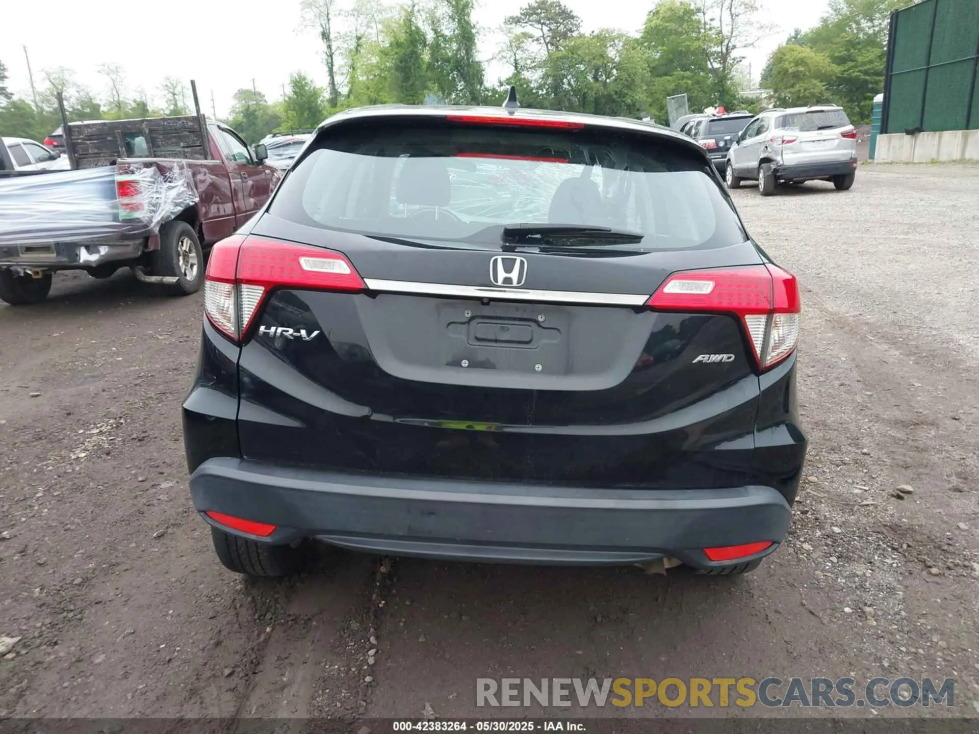 16 Photograph of a damaged car 3CZRU6H39KG722170 HONDA HR-V 2019
