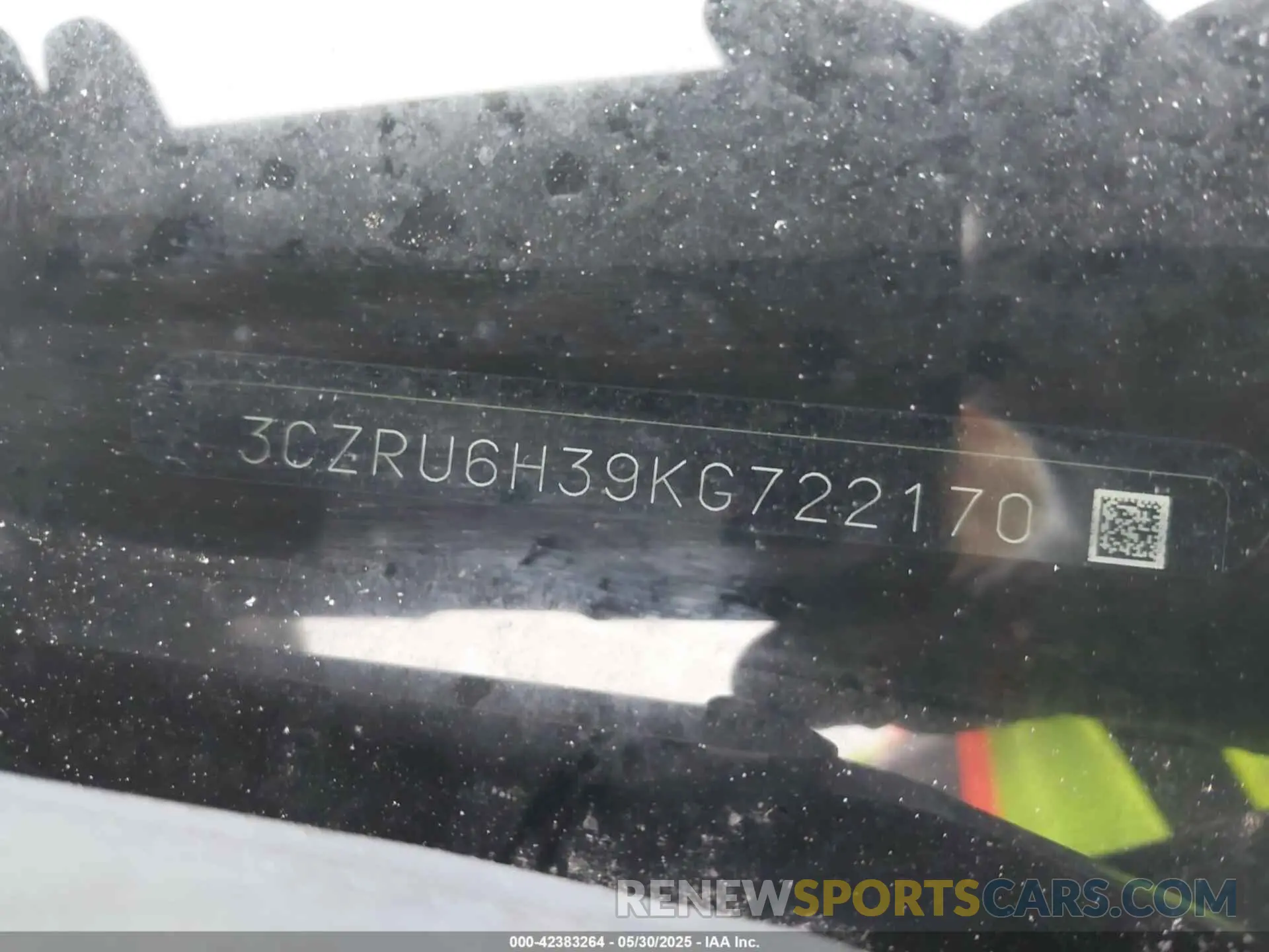 17 Photograph of a damaged car 3CZRU6H39KG722170 HONDA HR-V 2019
