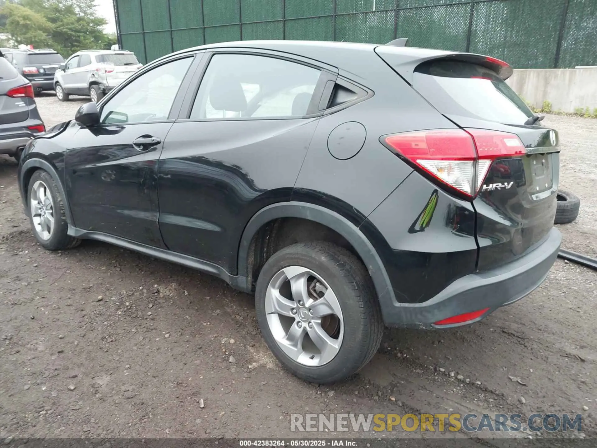 3 Photograph of a damaged car 3CZRU6H39KG722170 HONDA HR-V 2019