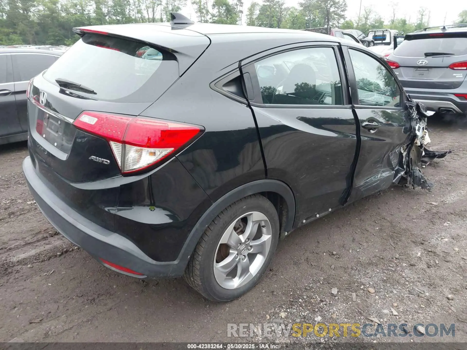 4 Photograph of a damaged car 3CZRU6H39KG722170 HONDA HR-V 2019