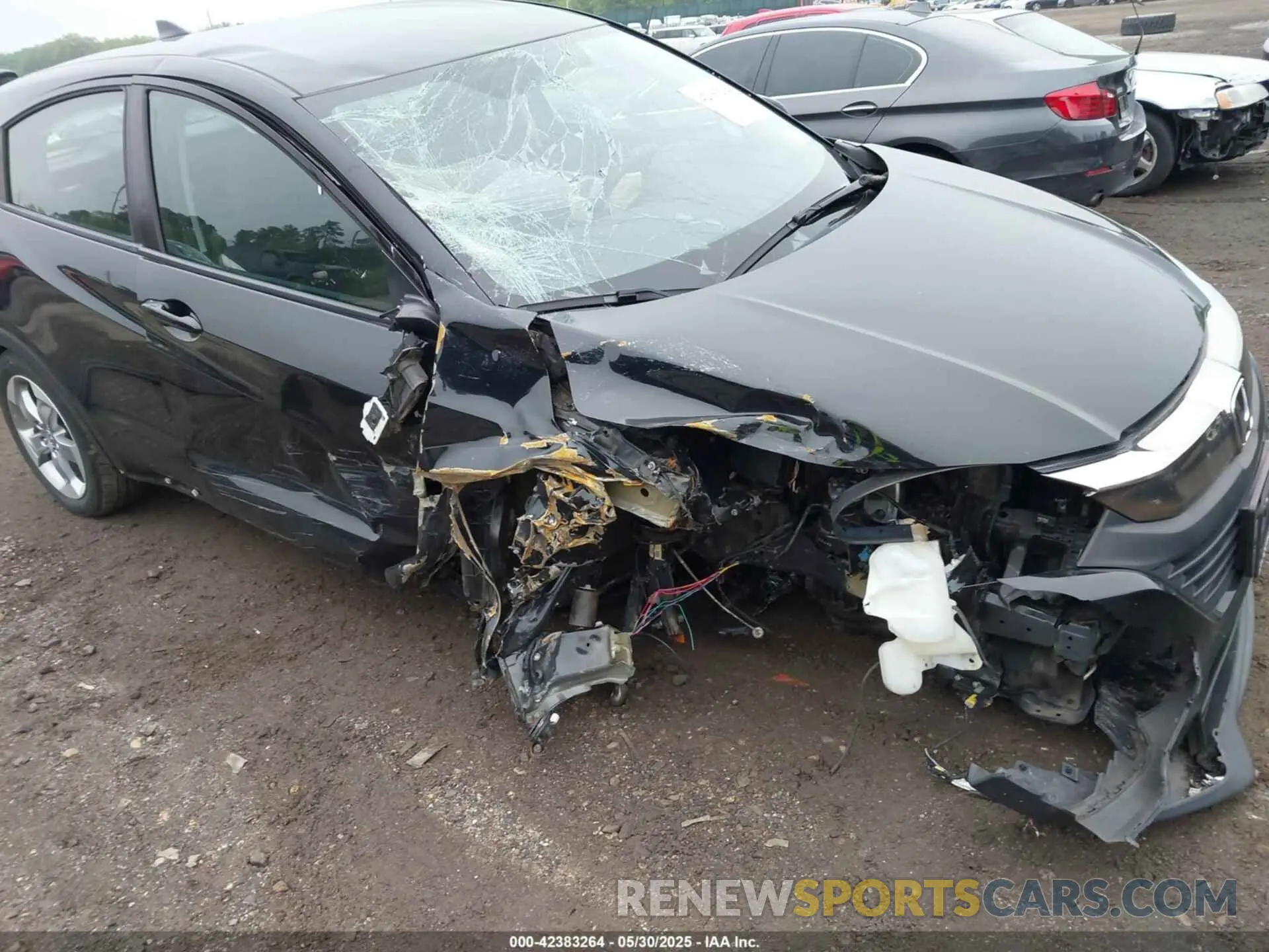 6 Photograph of a damaged car 3CZRU6H39KG722170 HONDA HR-V 2019