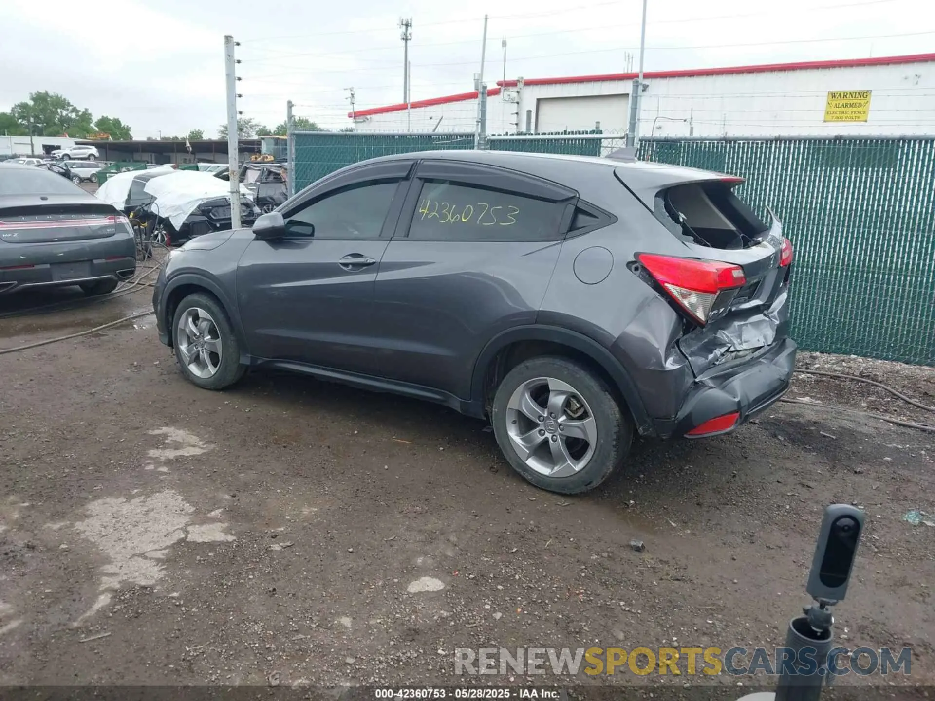 3 Photograph of a damaged car 3CZRU6H3XKG706396 HONDA HR-V 2019