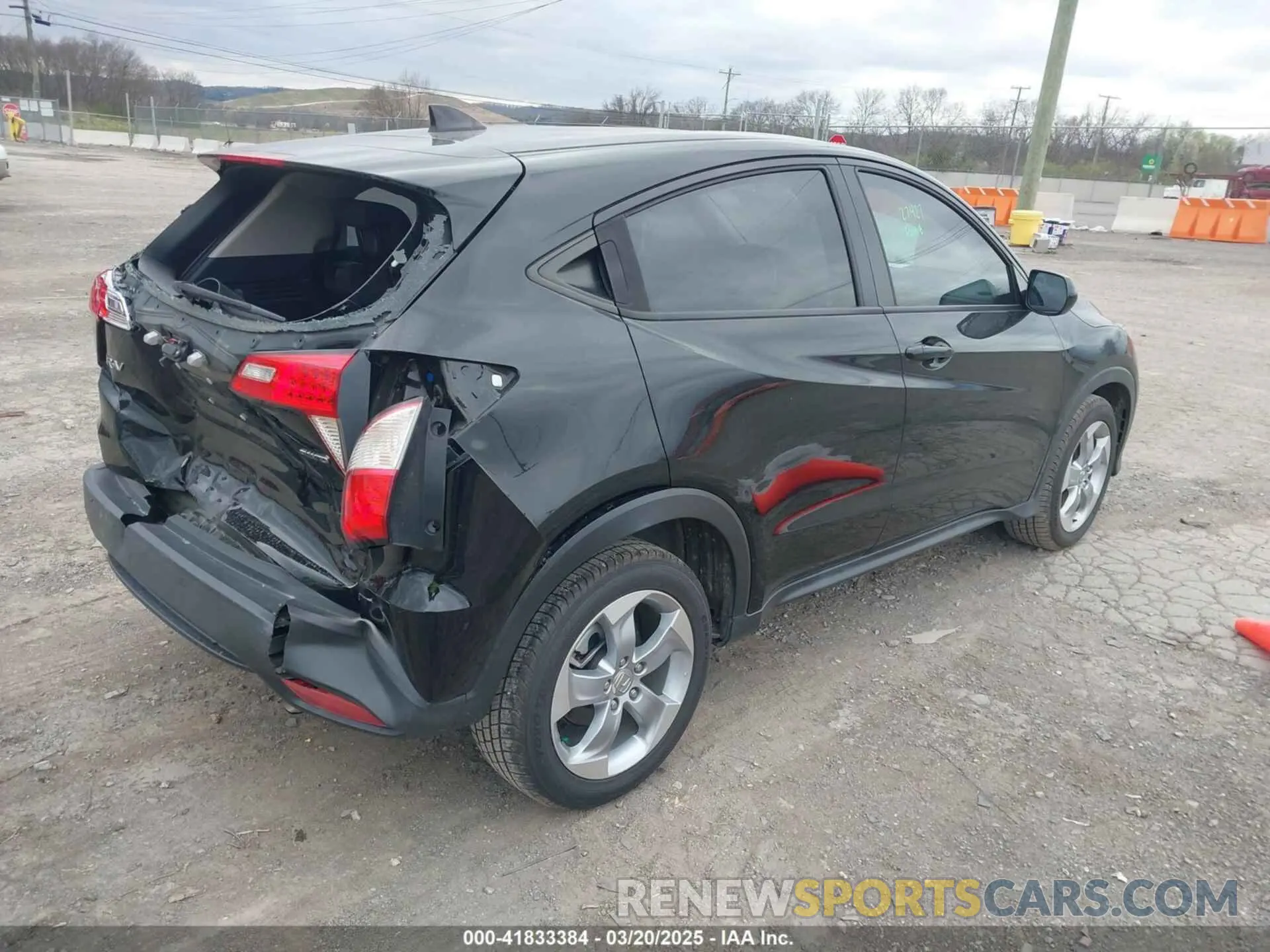 4 Photograph of a damaged car 3CZRU6H3XKG707838 HONDA HR-V 2019
