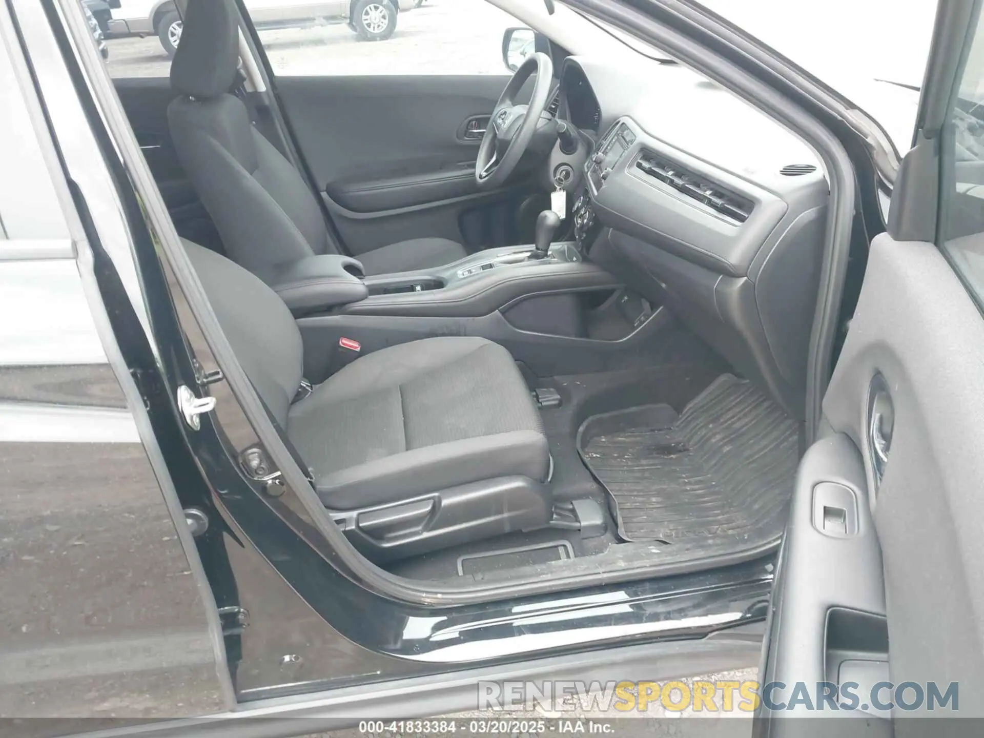 5 Photograph of a damaged car 3CZRU6H3XKG707838 HONDA HR-V 2019