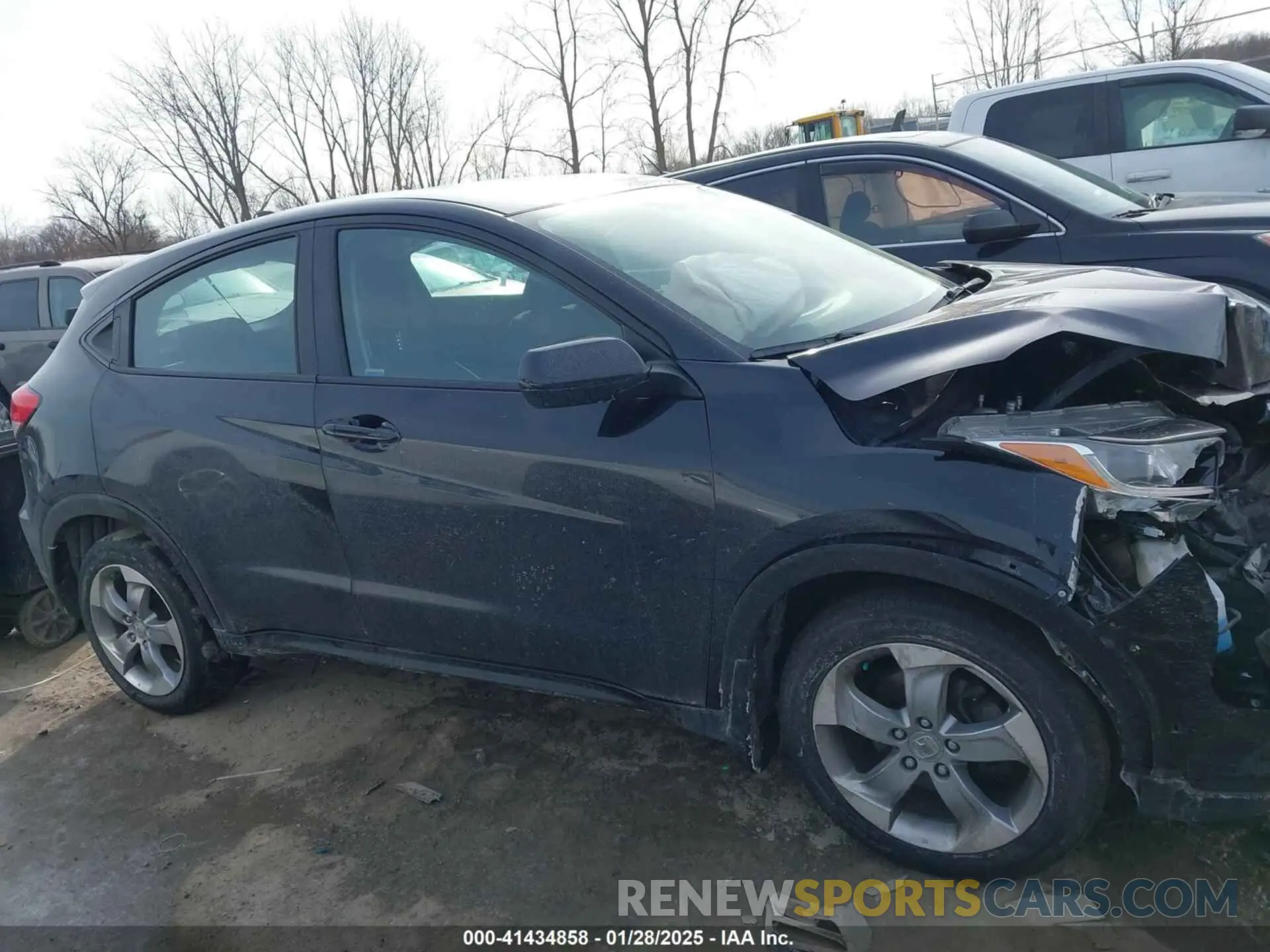 13 Photograph of a damaged car 3CZRU6H3XKG707855 HONDA HR-V 2019