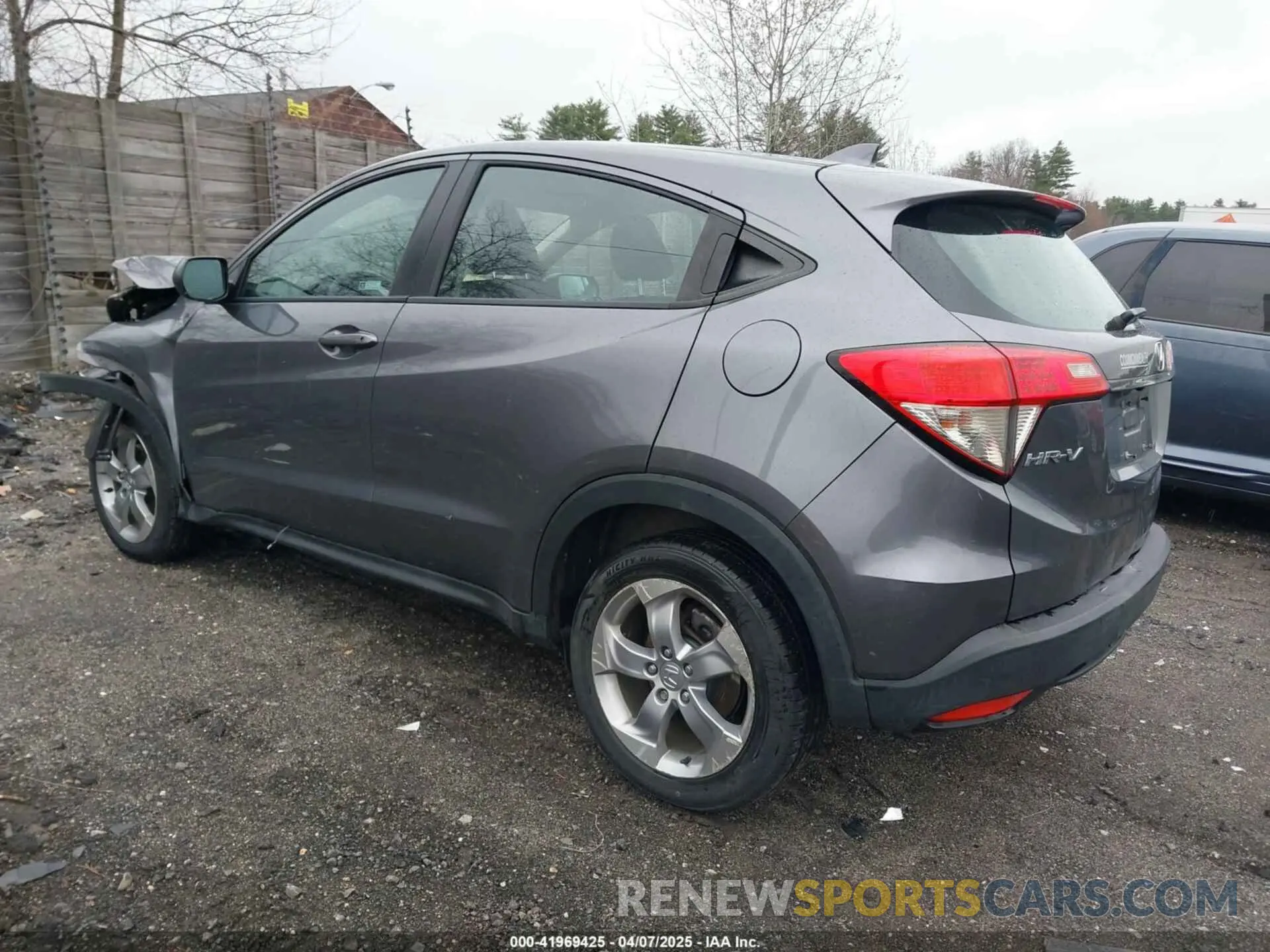 3 Photograph of a damaged car 3CZRU6H3XKG712120 HONDA HR-V 2019
