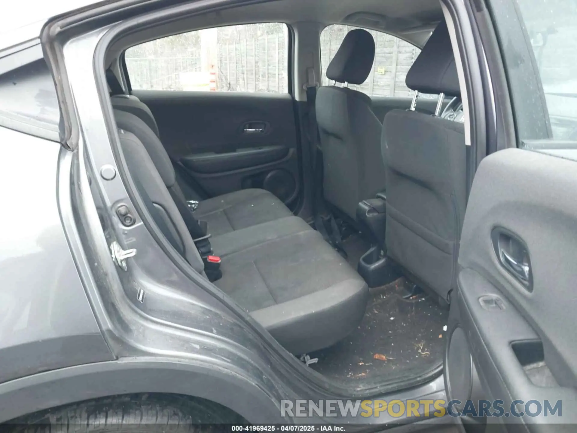 8 Photograph of a damaged car 3CZRU6H3XKG712120 HONDA HR-V 2019