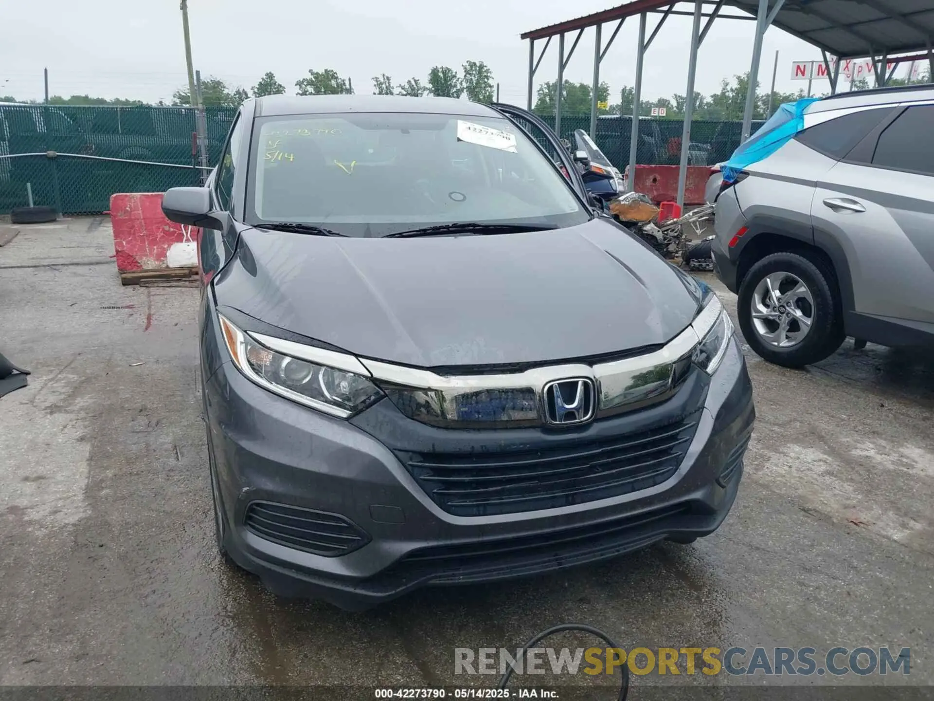 12 Photograph of a damaged car 3CZRU6H3XKG713350 HONDA HR-V 2019