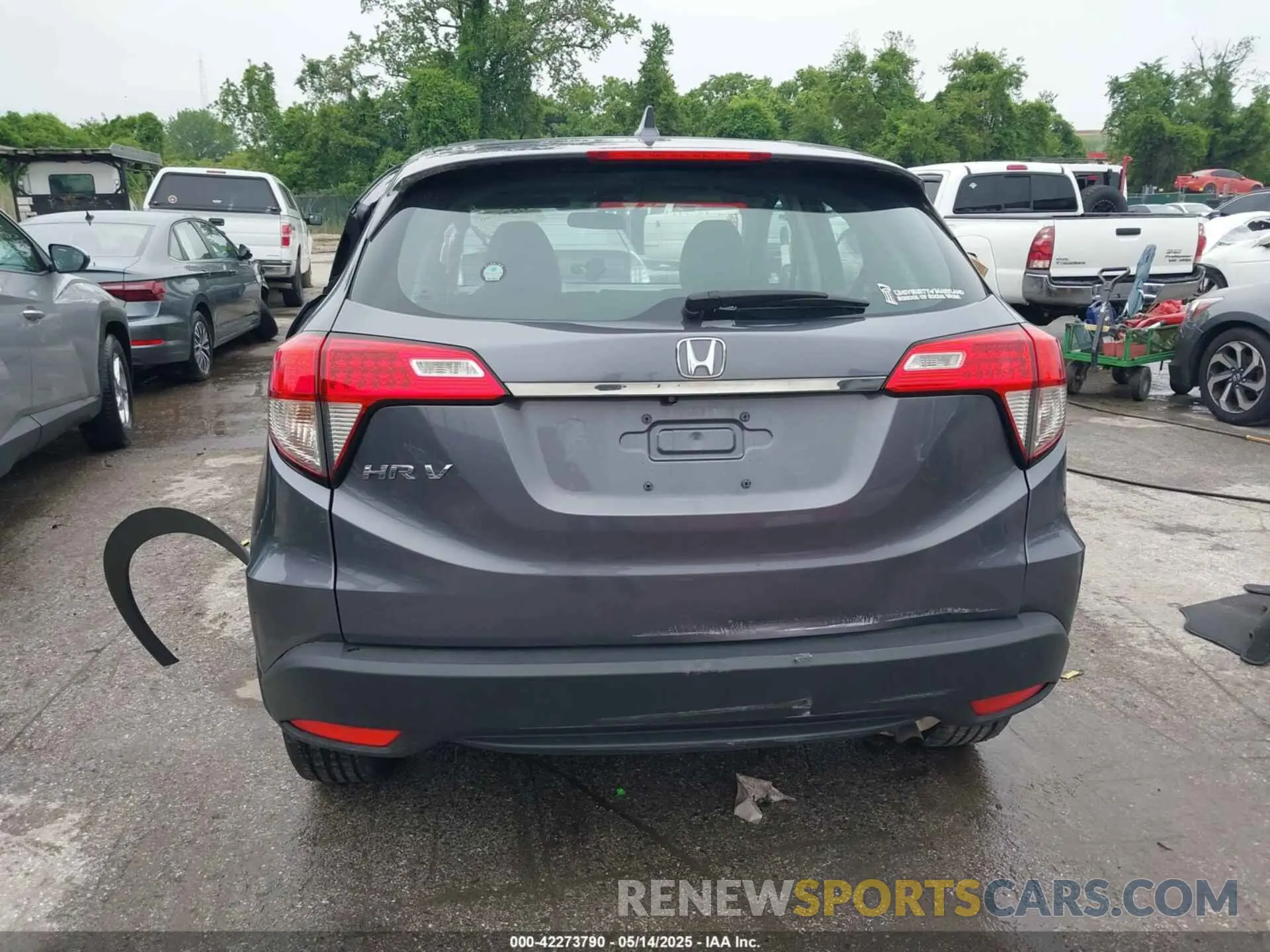 16 Photograph of a damaged car 3CZRU6H3XKG713350 HONDA HR-V 2019