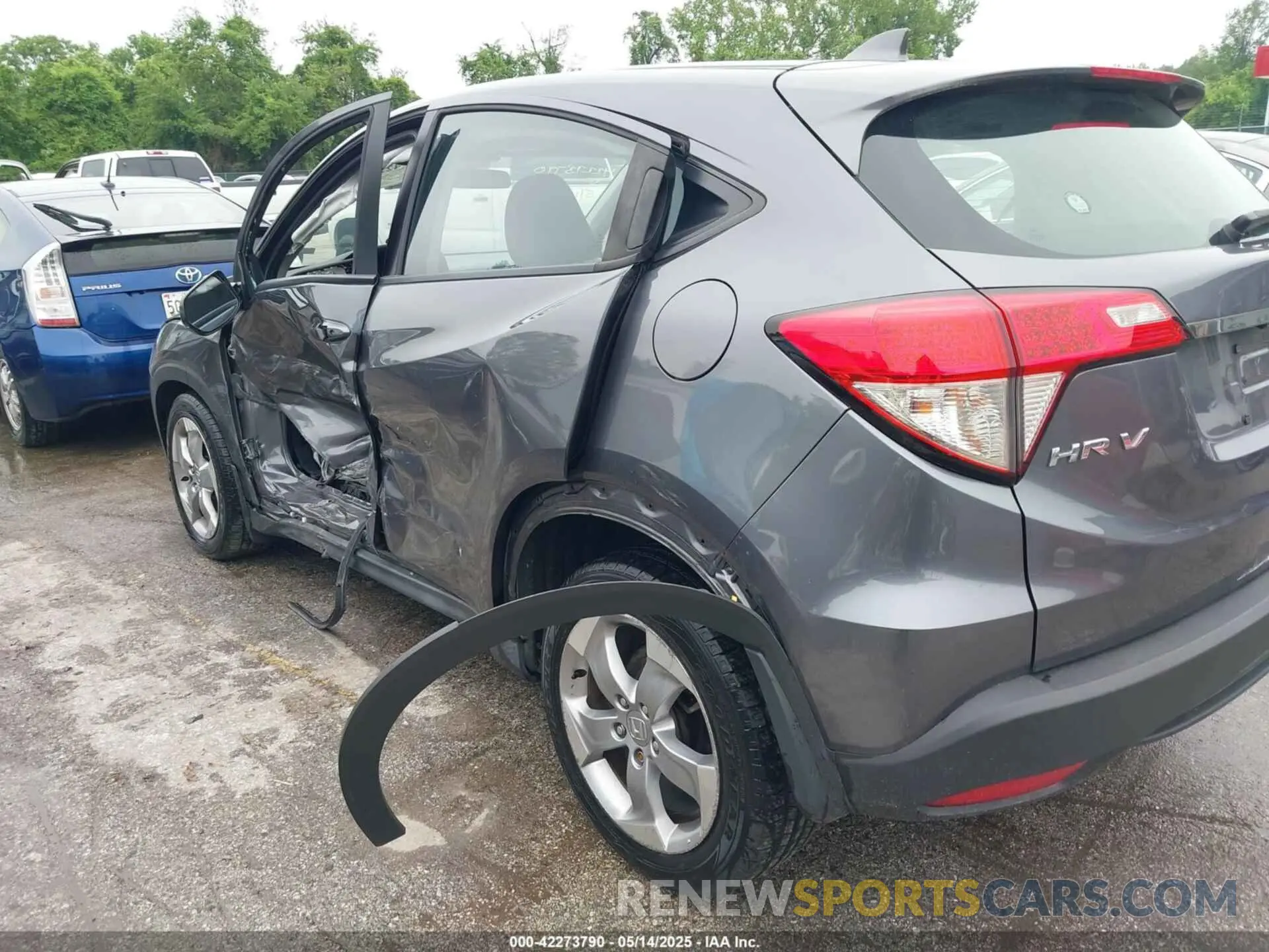 17 Photograph of a damaged car 3CZRU6H3XKG713350 HONDA HR-V 2019