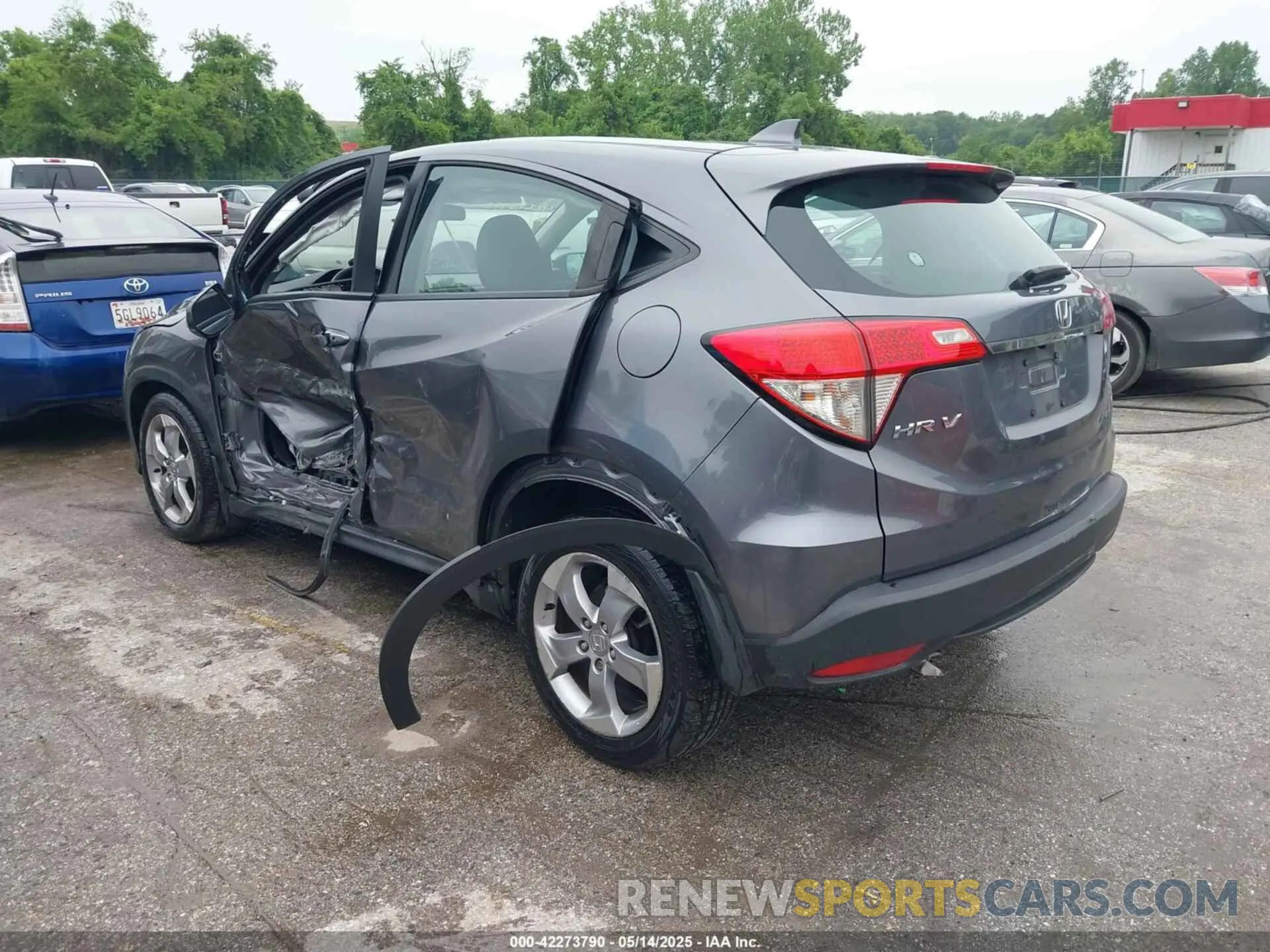 3 Photograph of a damaged car 3CZRU6H3XKG713350 HONDA HR-V 2019