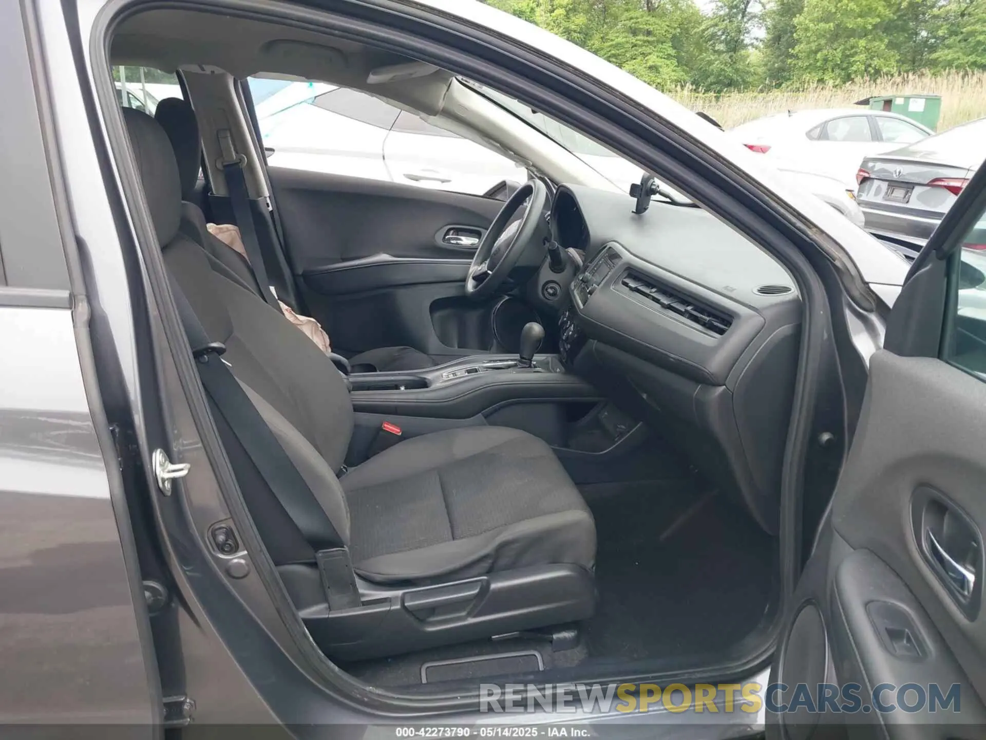 5 Photograph of a damaged car 3CZRU6H3XKG713350 HONDA HR-V 2019