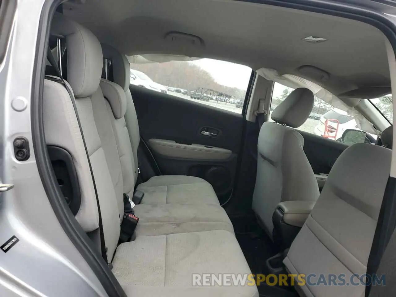 12 Photograph of a damaged car 3CZRU6H3XKG728026 HONDA HR-V 2019
