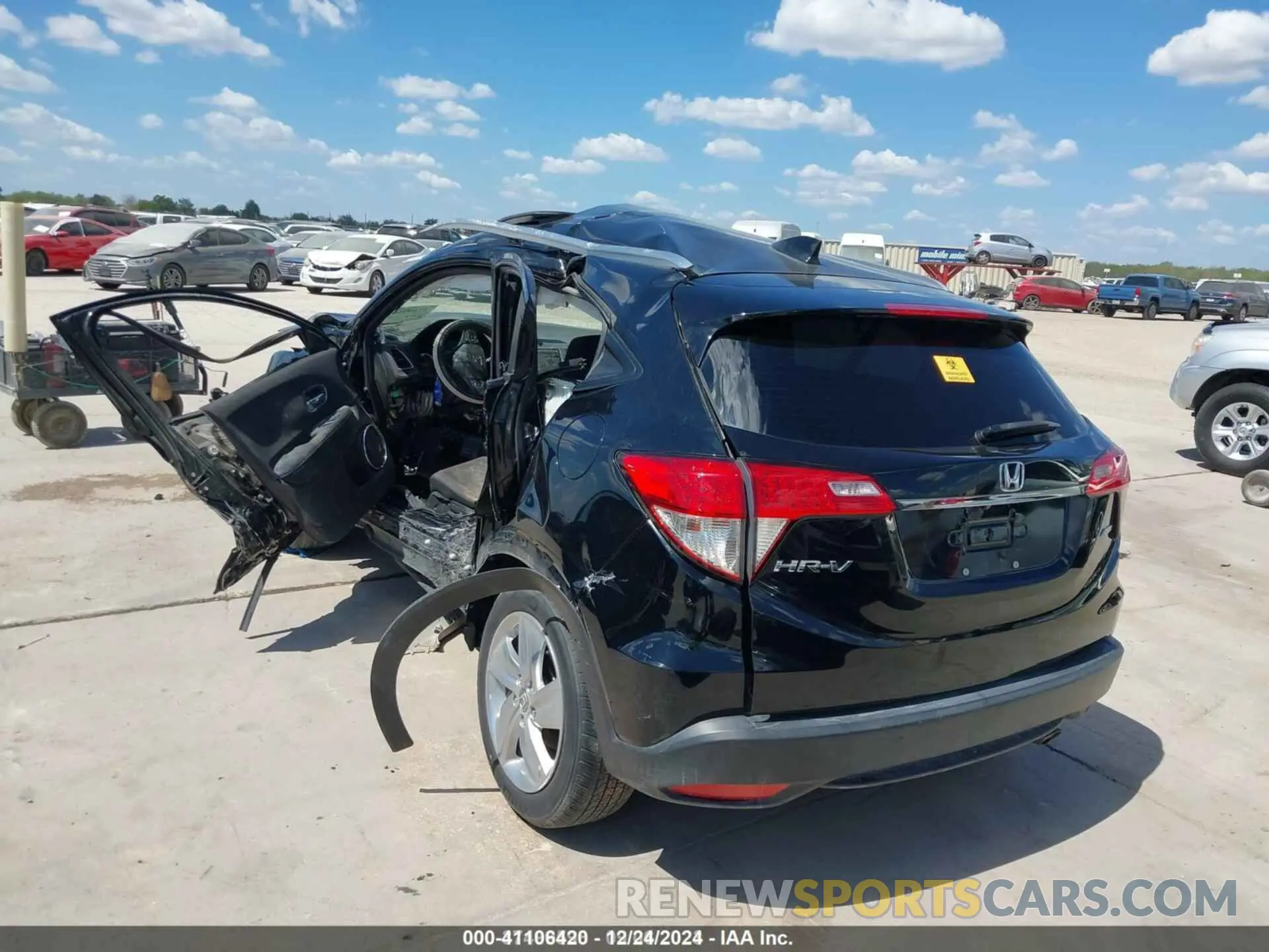 3 Photograph of a damaged car 3CZRU6H50KM724764 HONDA HR-V 2019