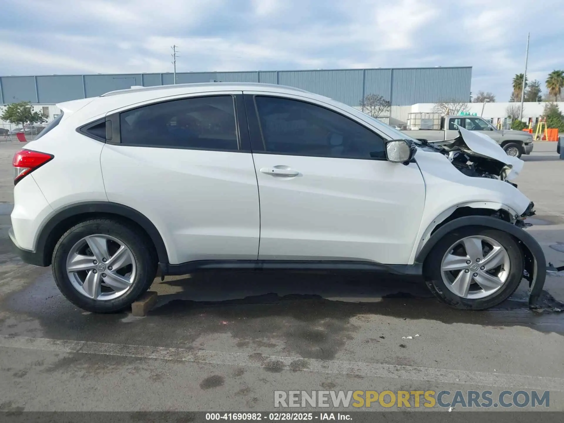 13 Photograph of a damaged car 3CZRU6H50KM732508 HONDA HR-V 2019
