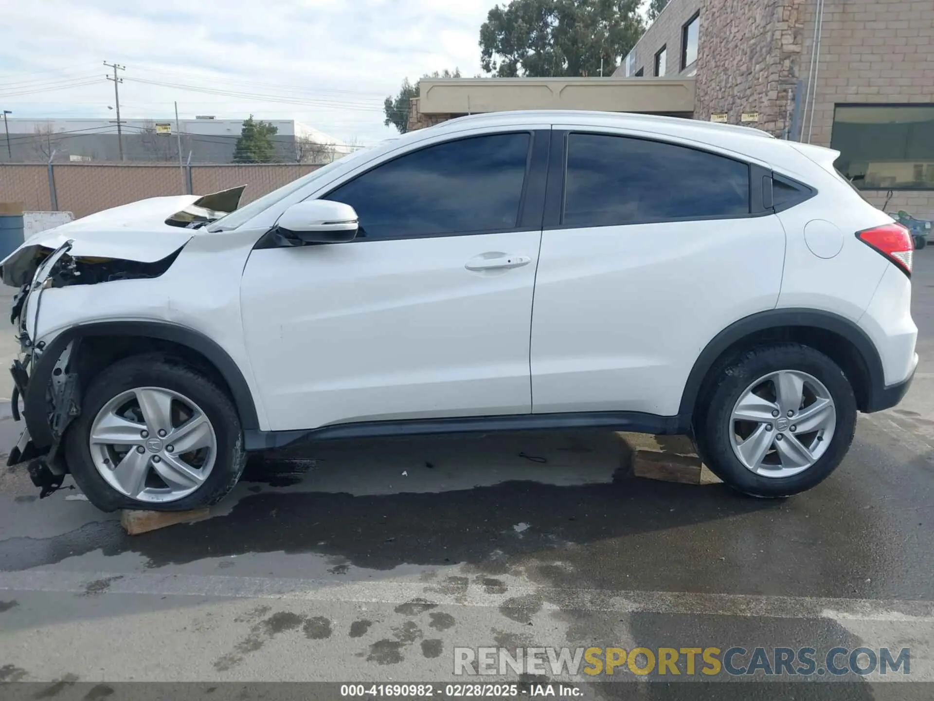 14 Photograph of a damaged car 3CZRU6H50KM732508 HONDA HR-V 2019