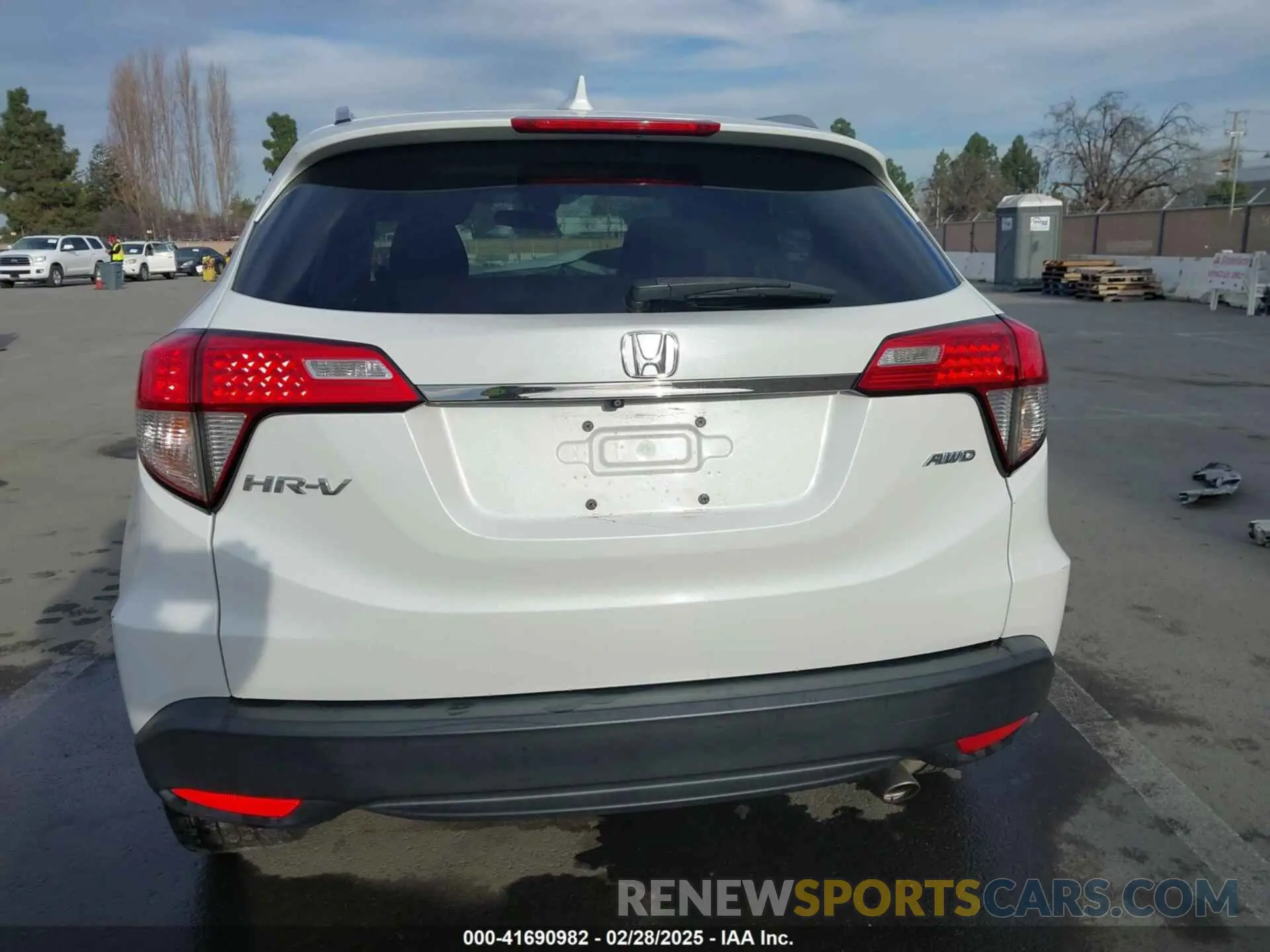 16 Photograph of a damaged car 3CZRU6H50KM732508 HONDA HR-V 2019