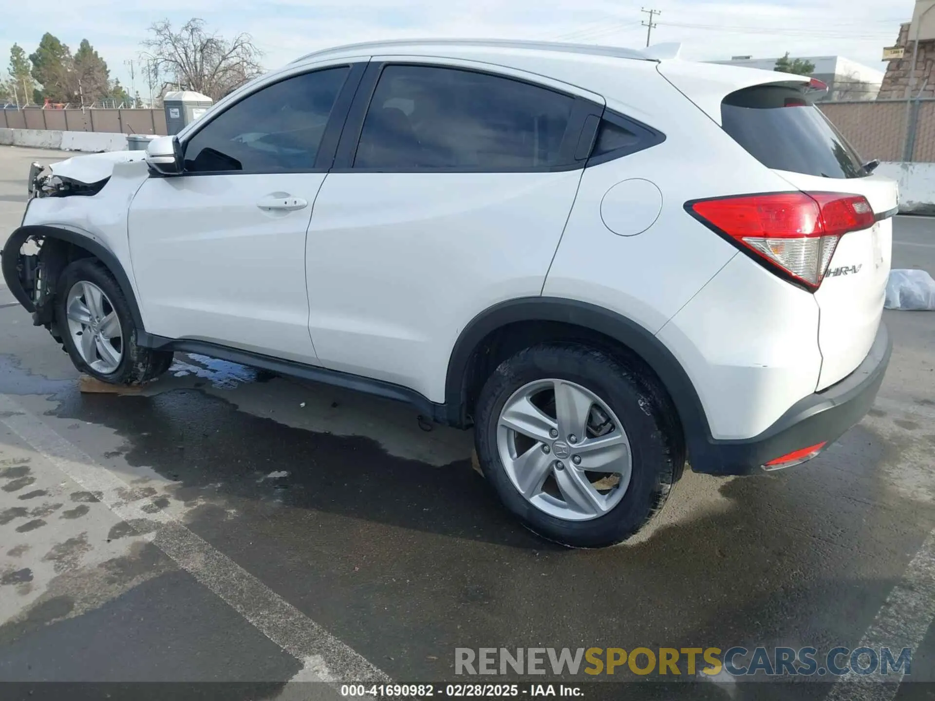 3 Photograph of a damaged car 3CZRU6H50KM732508 HONDA HR-V 2019
