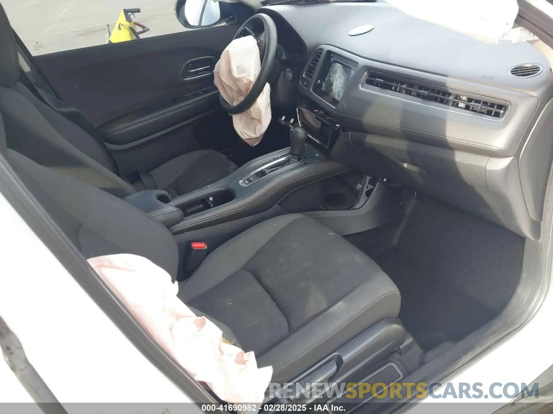5 Photograph of a damaged car 3CZRU6H50KM732508 HONDA HR-V 2019