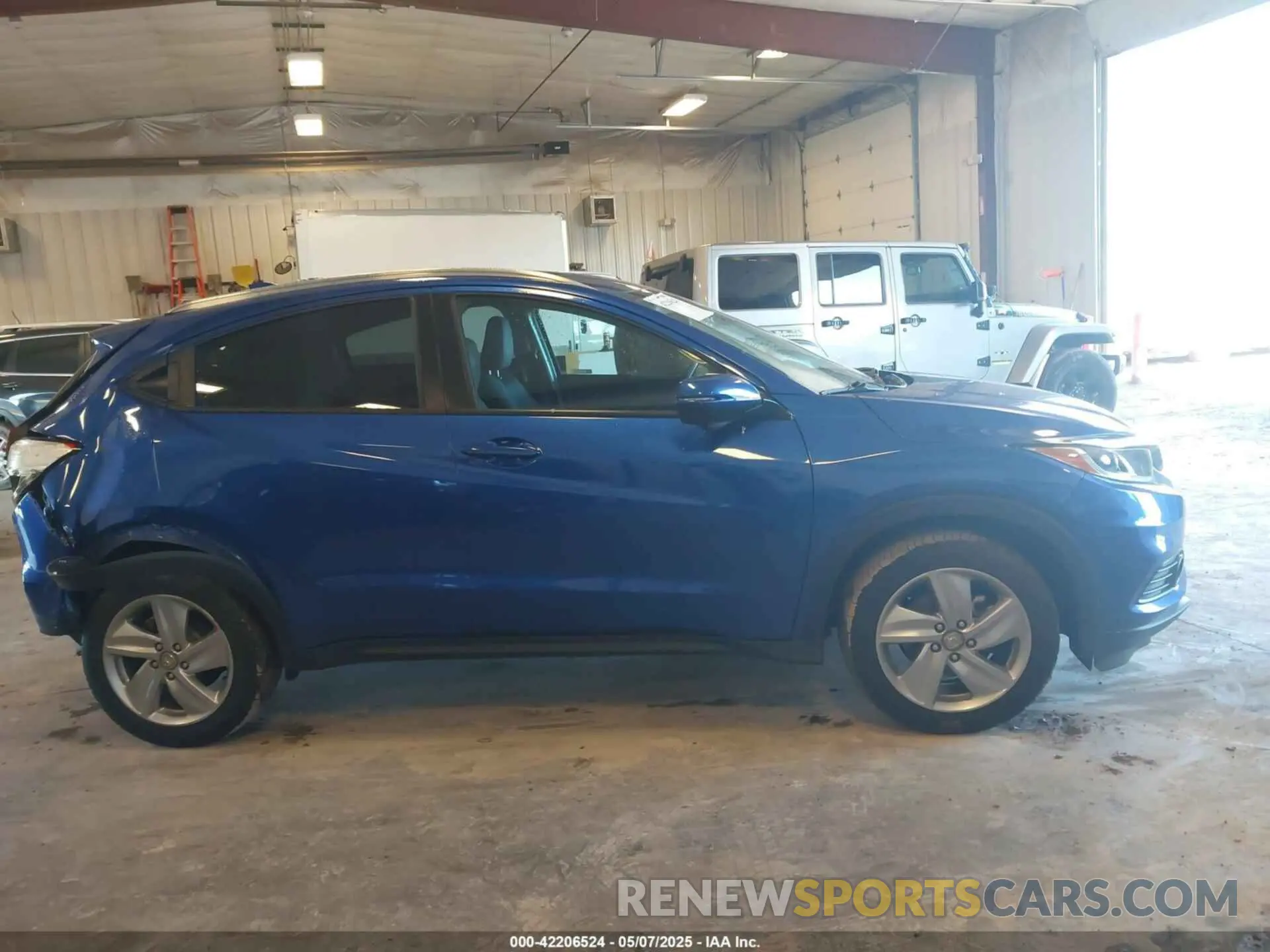 13 Photograph of a damaged car 3CZRU6H50KM739507 HONDA HR-V 2019