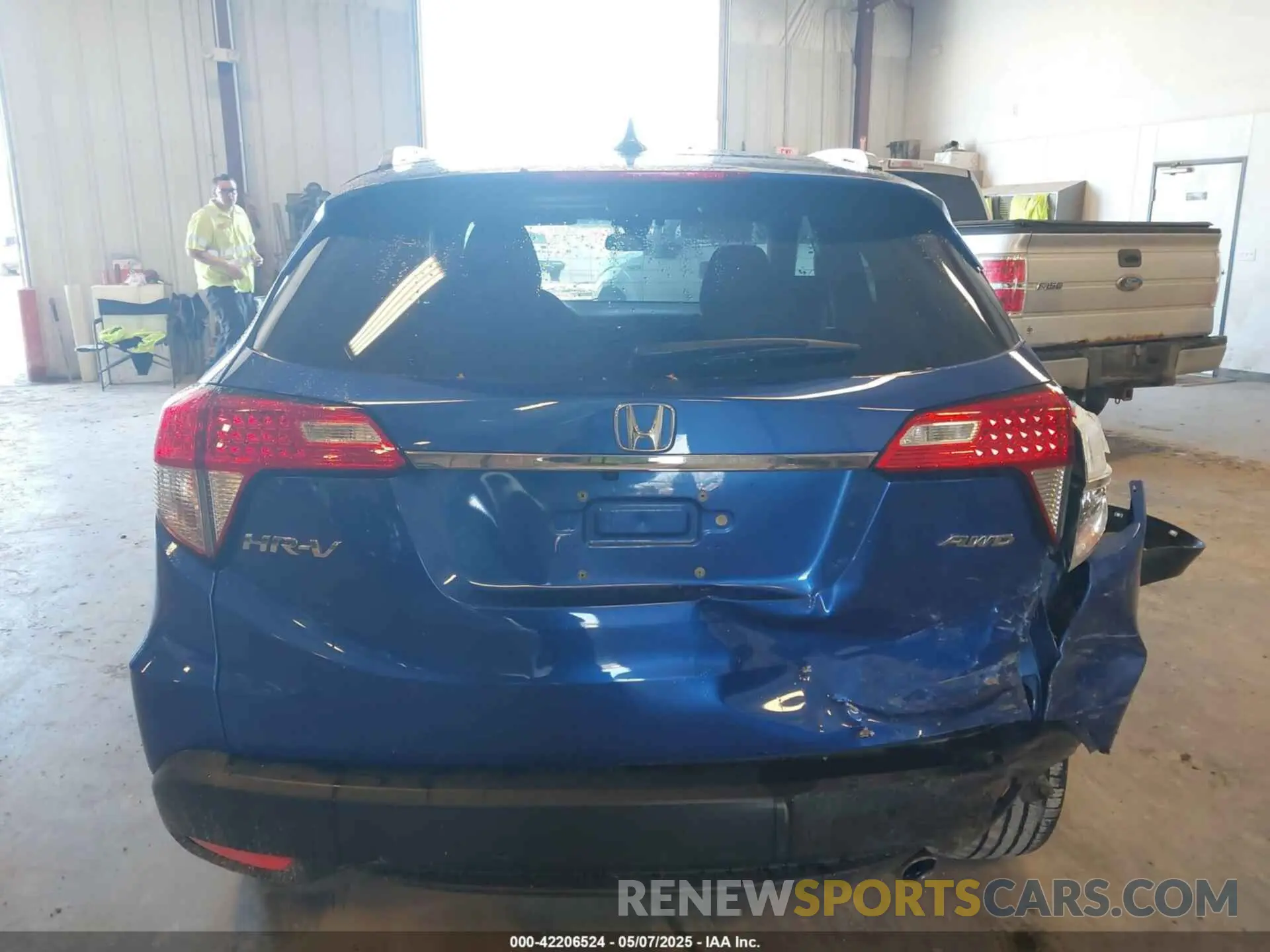 16 Photograph of a damaged car 3CZRU6H50KM739507 HONDA HR-V 2019