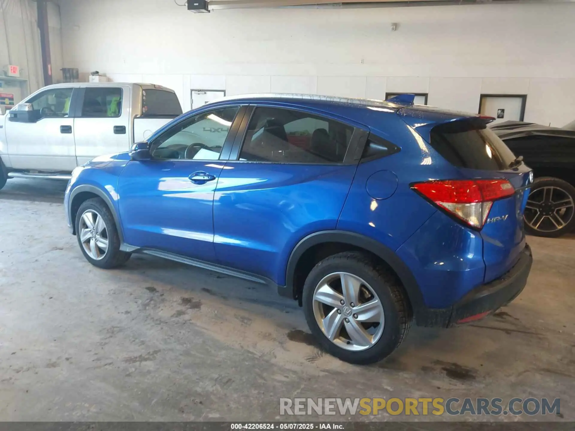 3 Photograph of a damaged car 3CZRU6H50KM739507 HONDA HR-V 2019