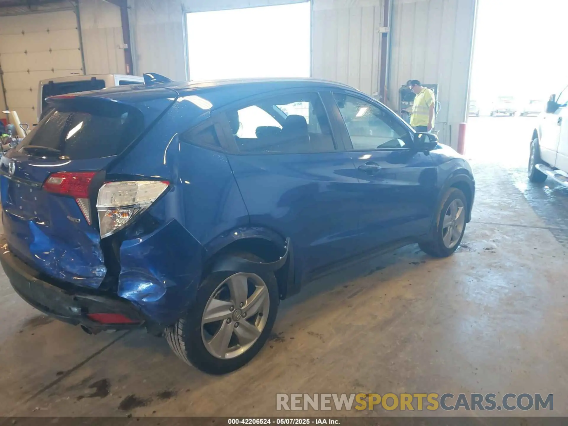4 Photograph of a damaged car 3CZRU6H50KM739507 HONDA HR-V 2019