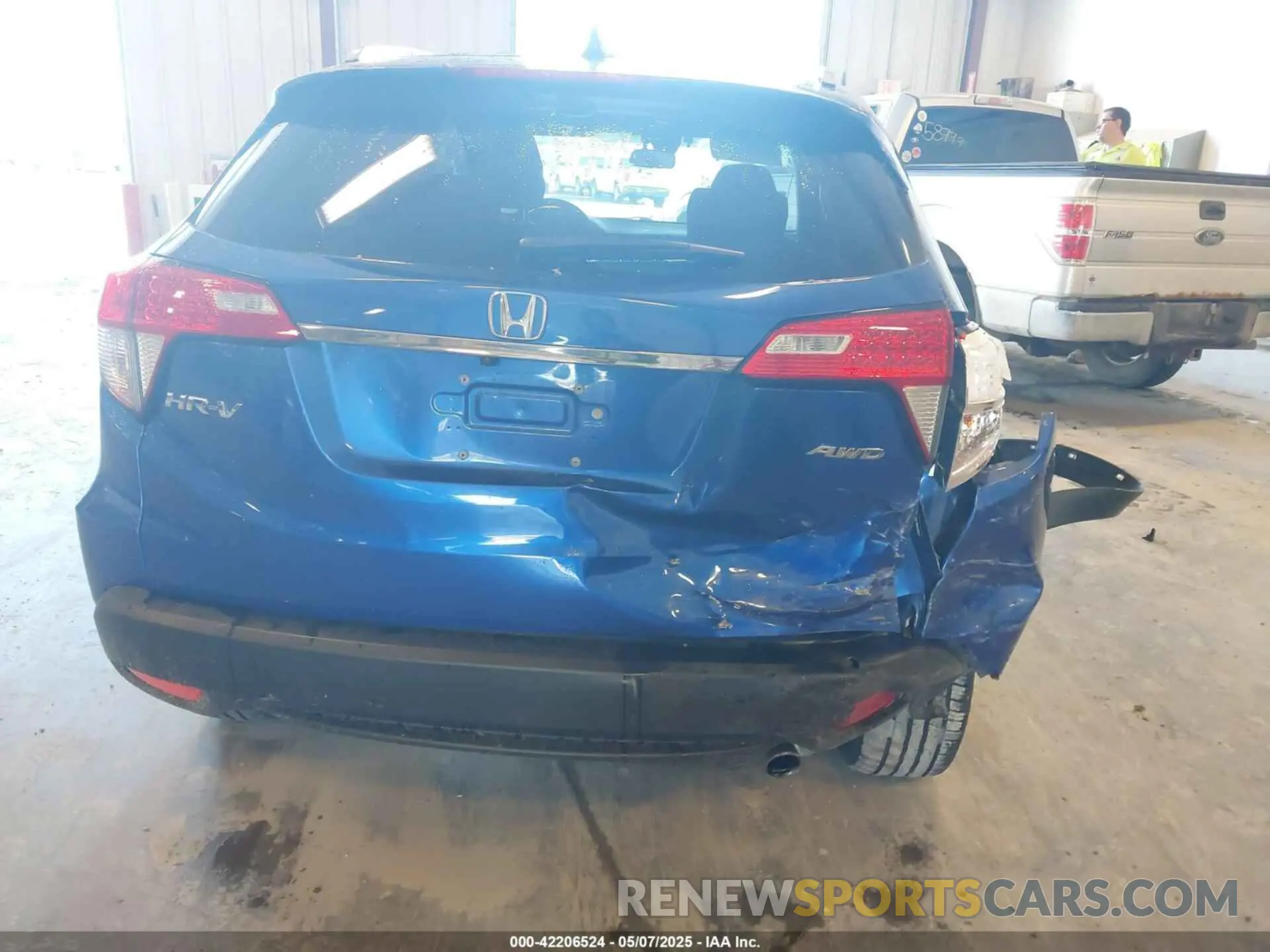 6 Photograph of a damaged car 3CZRU6H50KM739507 HONDA HR-V 2019