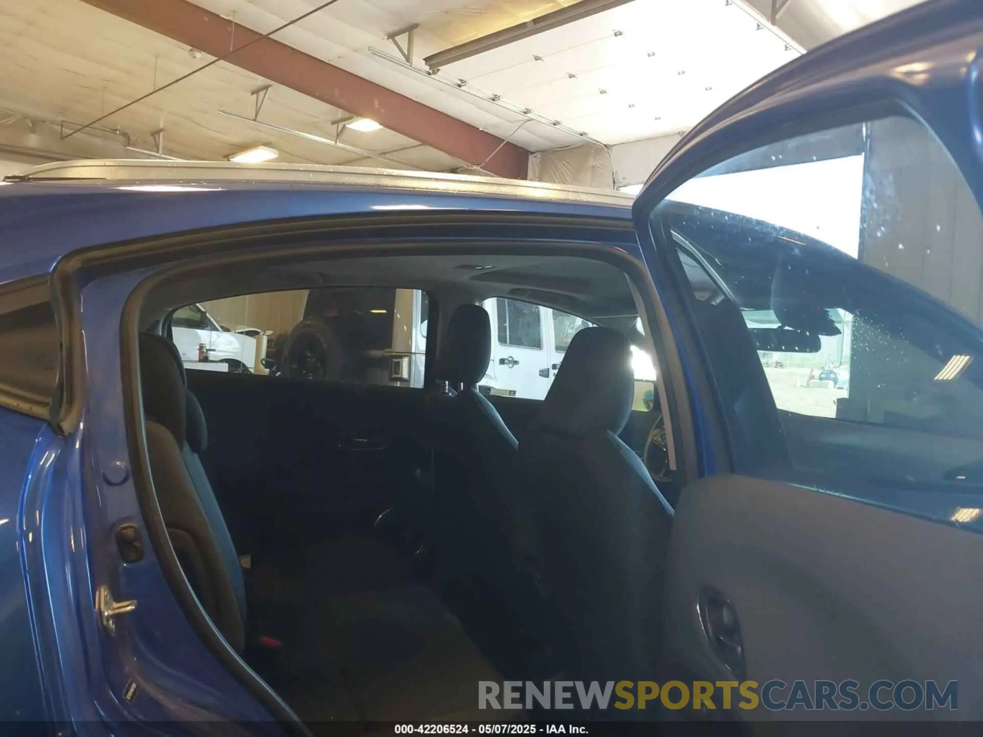 8 Photograph of a damaged car 3CZRU6H50KM739507 HONDA HR-V 2019