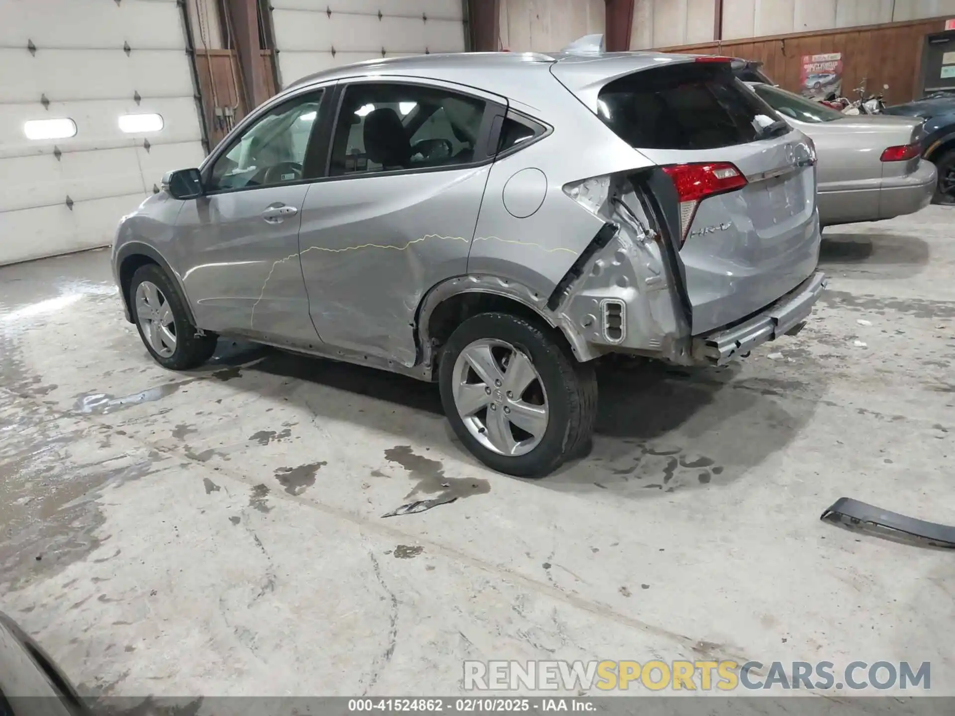 3 Photograph of a damaged car 3CZRU6H51KM722019 HONDA HR-V 2019