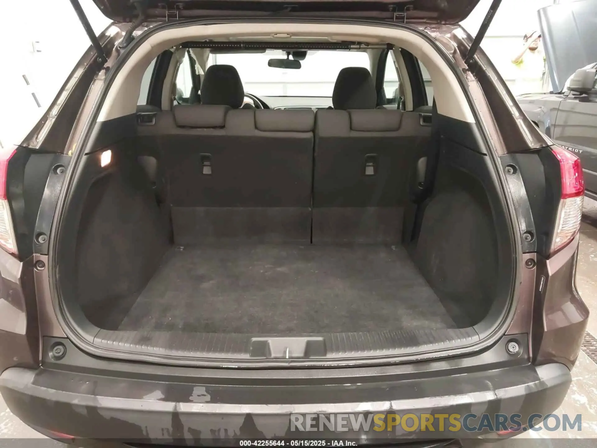 18 Photograph of a damaged car 3CZRU6H51KM731531 HONDA HR-V 2019