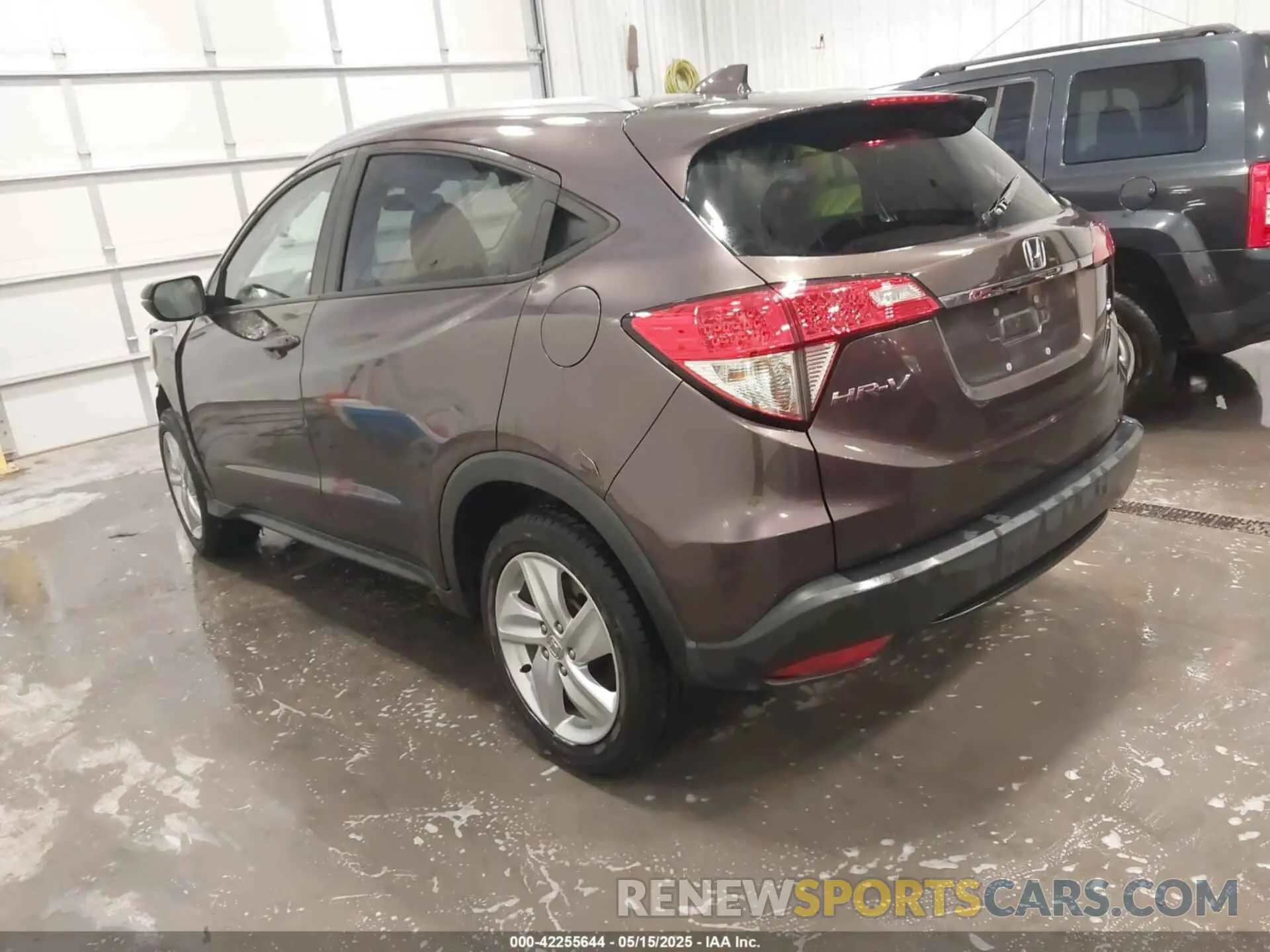 3 Photograph of a damaged car 3CZRU6H51KM731531 HONDA HR-V 2019