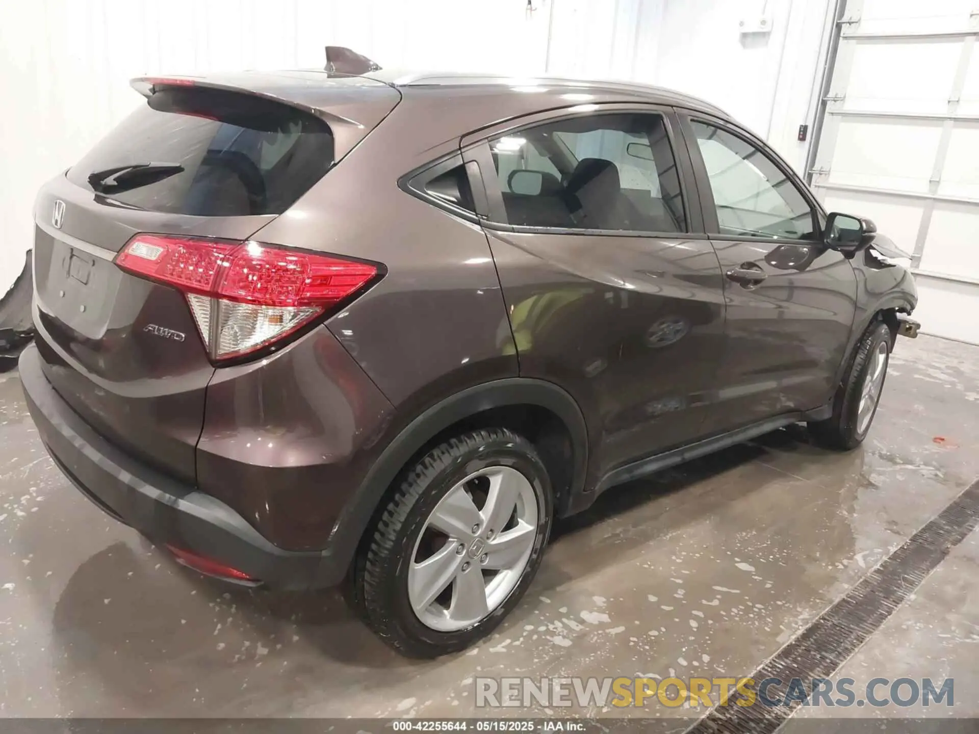 4 Photograph of a damaged car 3CZRU6H51KM731531 HONDA HR-V 2019