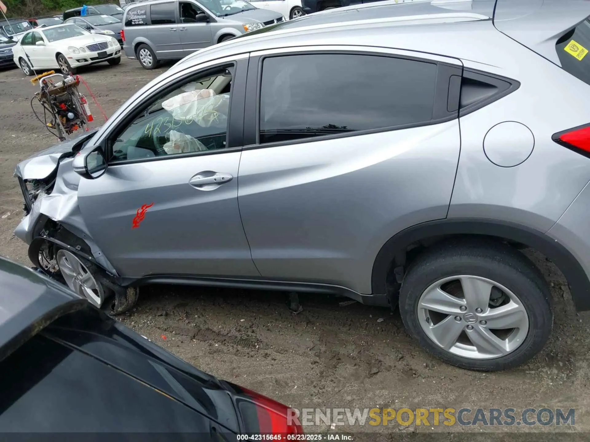 15 Photograph of a damaged car 3CZRU6H52KM713815 HONDA HR-V 2019