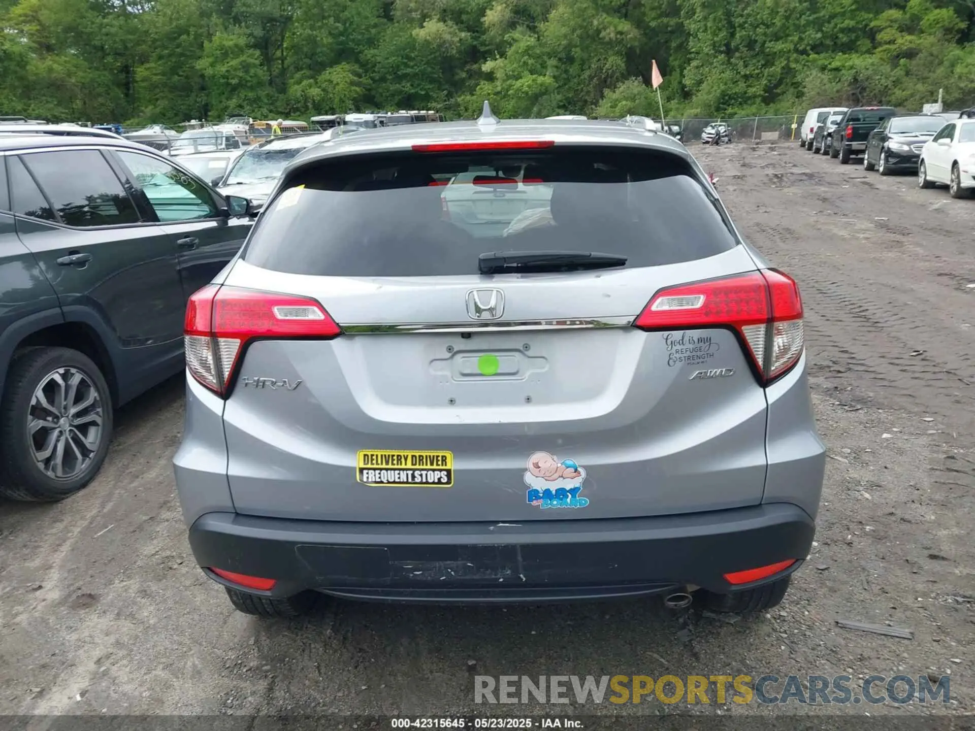17 Photograph of a damaged car 3CZRU6H52KM713815 HONDA HR-V 2019