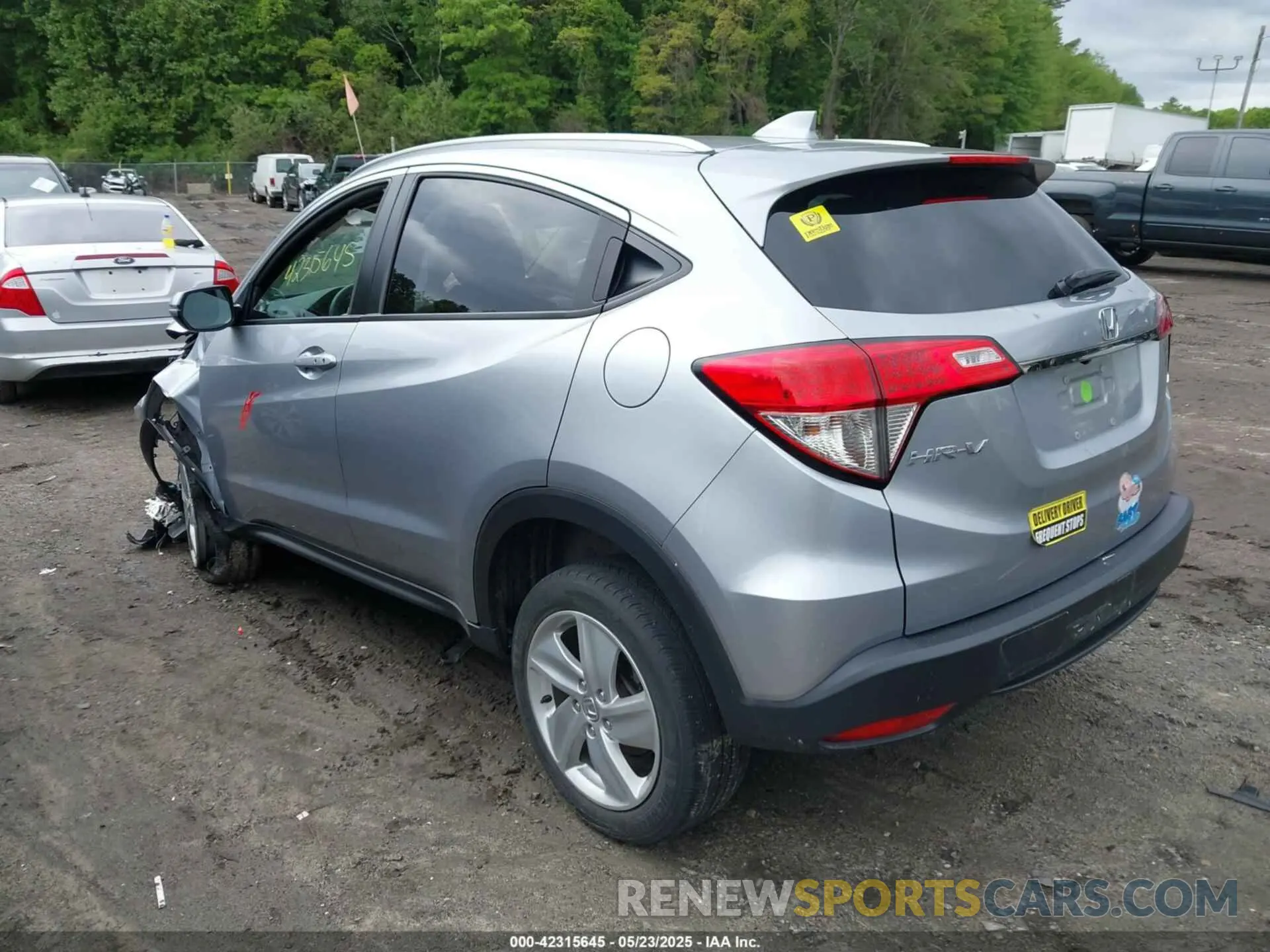3 Photograph of a damaged car 3CZRU6H52KM713815 HONDA HR-V 2019