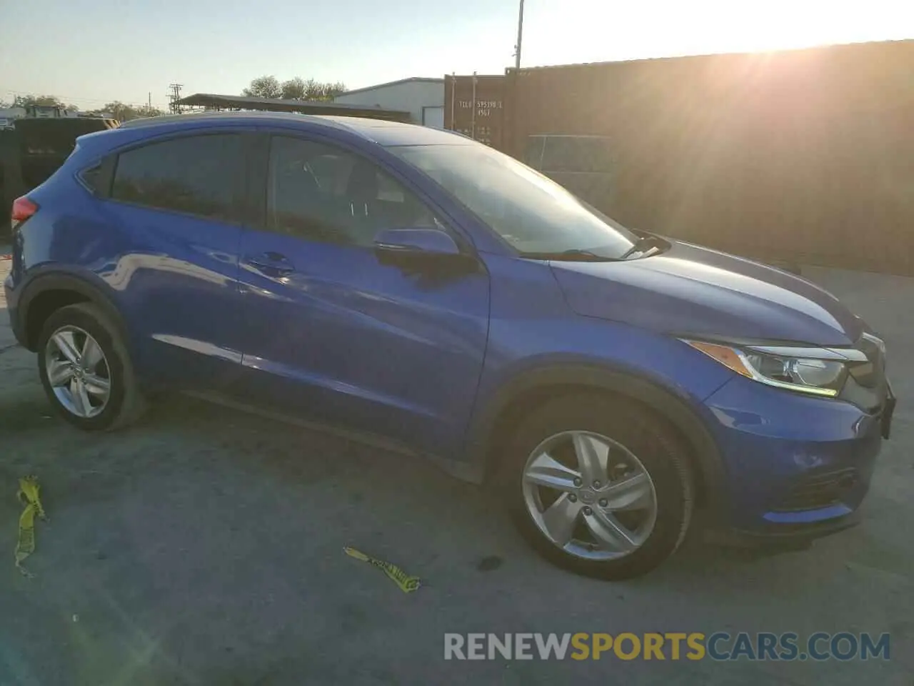 4 Photograph of a damaged car 3CZRU6H52KM719338 HONDA HR-V 2019