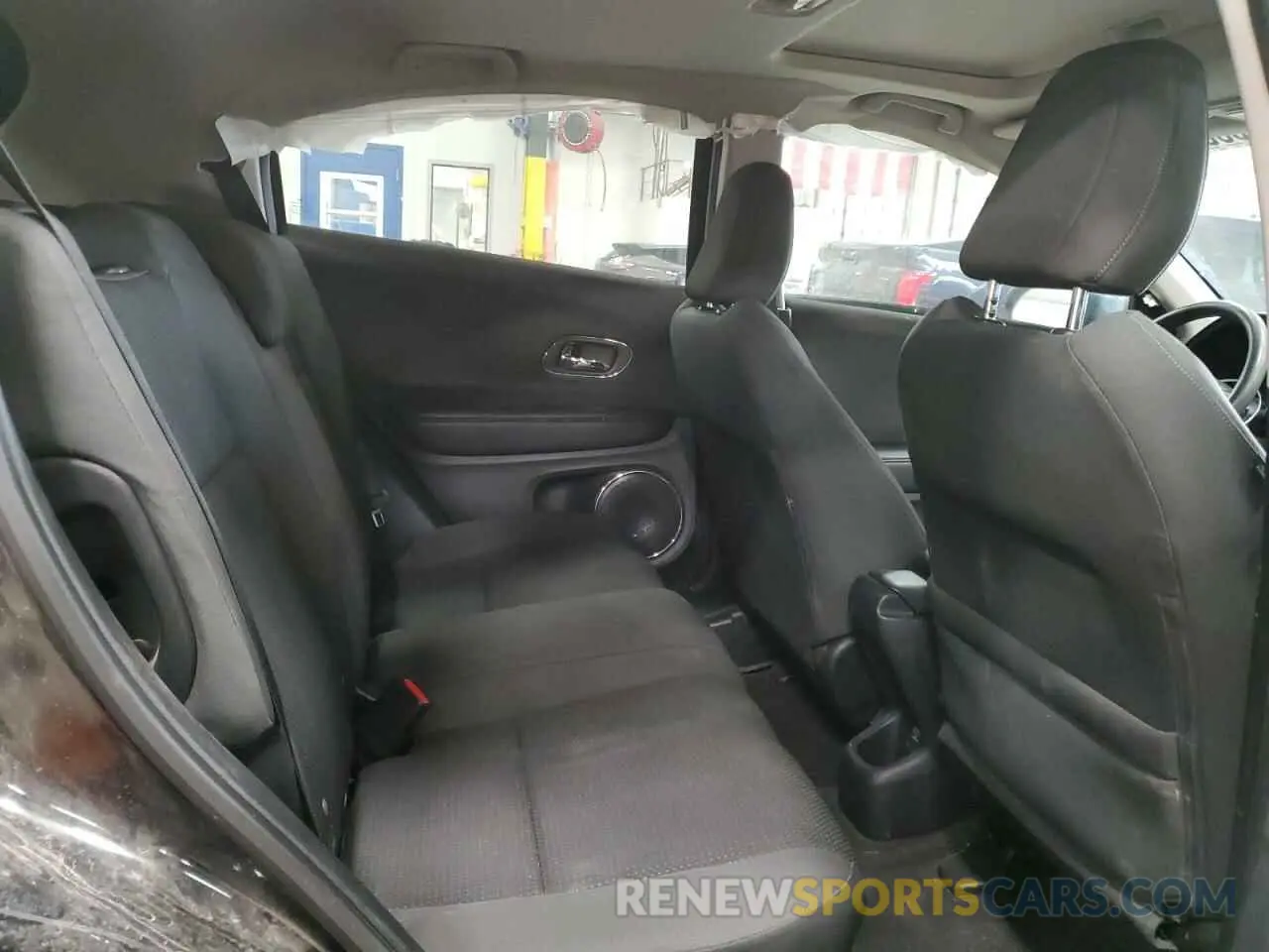 11 Photograph of a damaged car 3CZRU6H52KM731683 HONDA HR-V 2019