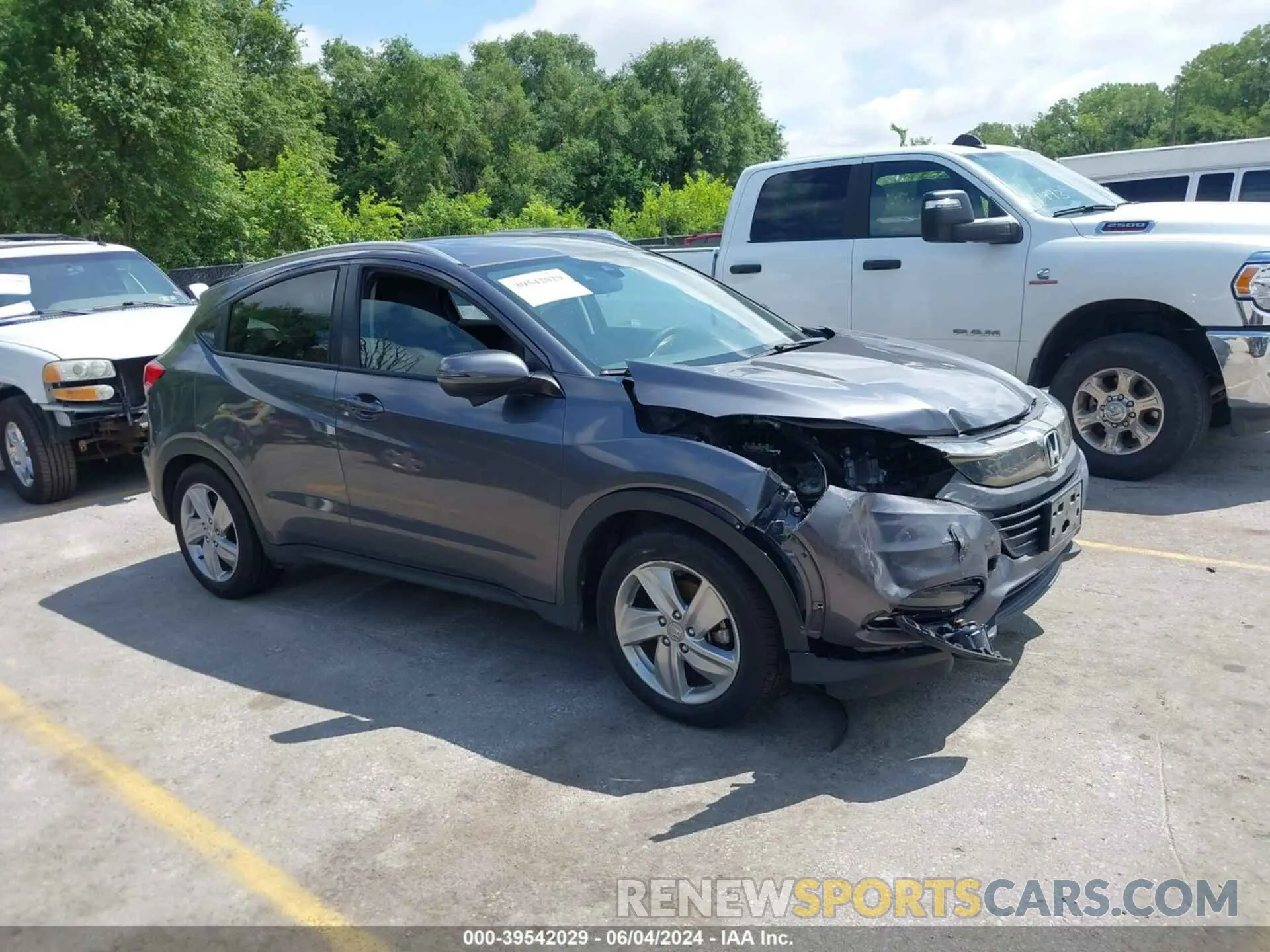 1 Photograph of a damaged car 3CZRU6H53KM702774 HONDA HR-V 2019