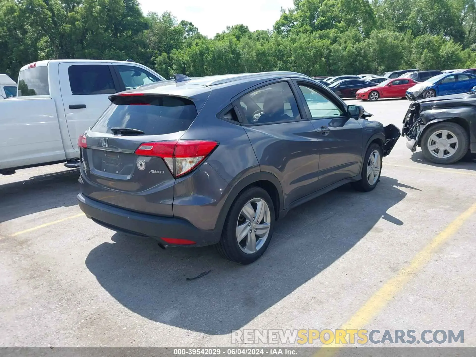 4 Photograph of a damaged car 3CZRU6H53KM702774 HONDA HR-V 2019
