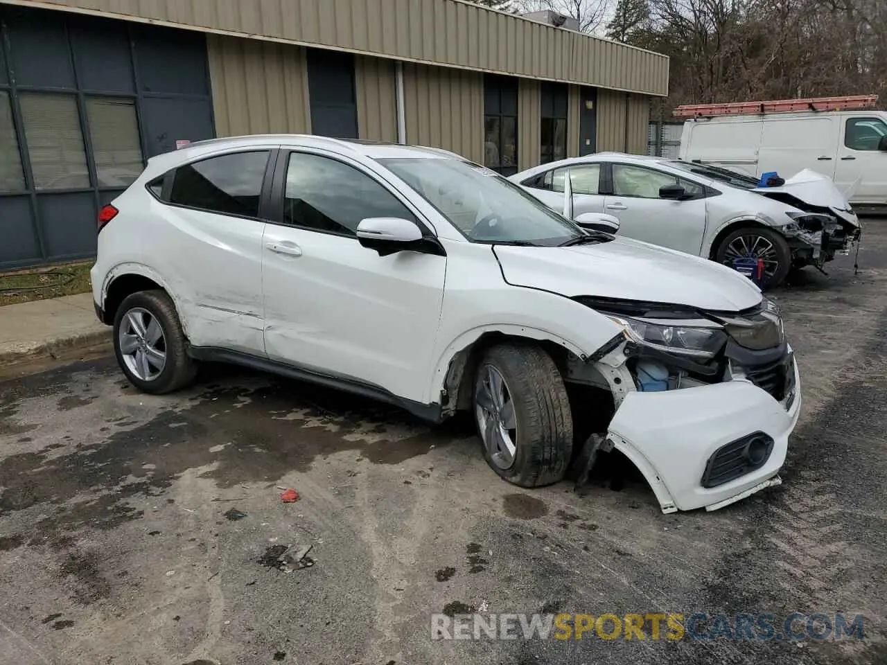 4 Photograph of a damaged car 3CZRU6H53KM706971 HONDA HR-V 2019