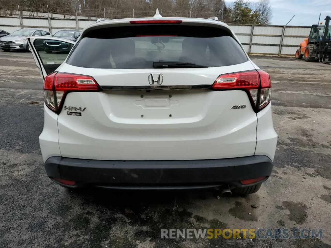 6 Photograph of a damaged car 3CZRU6H53KM706971 HONDA HR-V 2019